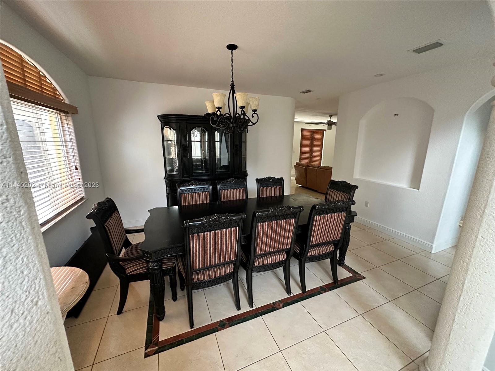 A B AT TAMIAMI TRAIL PHAS - Residential Lease