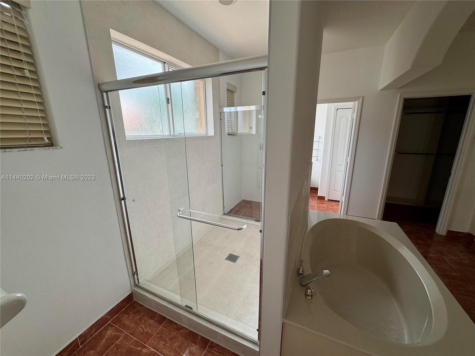 A B AT TAMIAMI TRAIL PHAS - Residential Lease