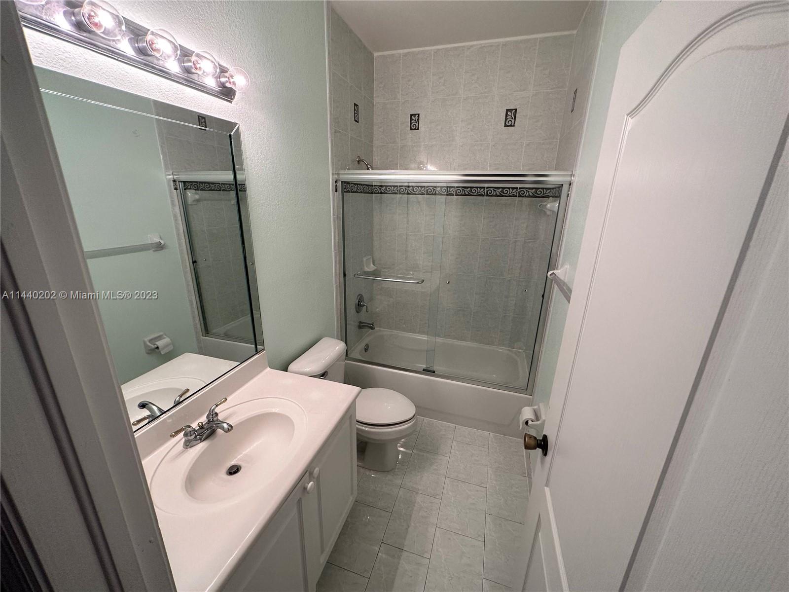 A B AT TAMIAMI TRAIL PHAS - Residential Lease