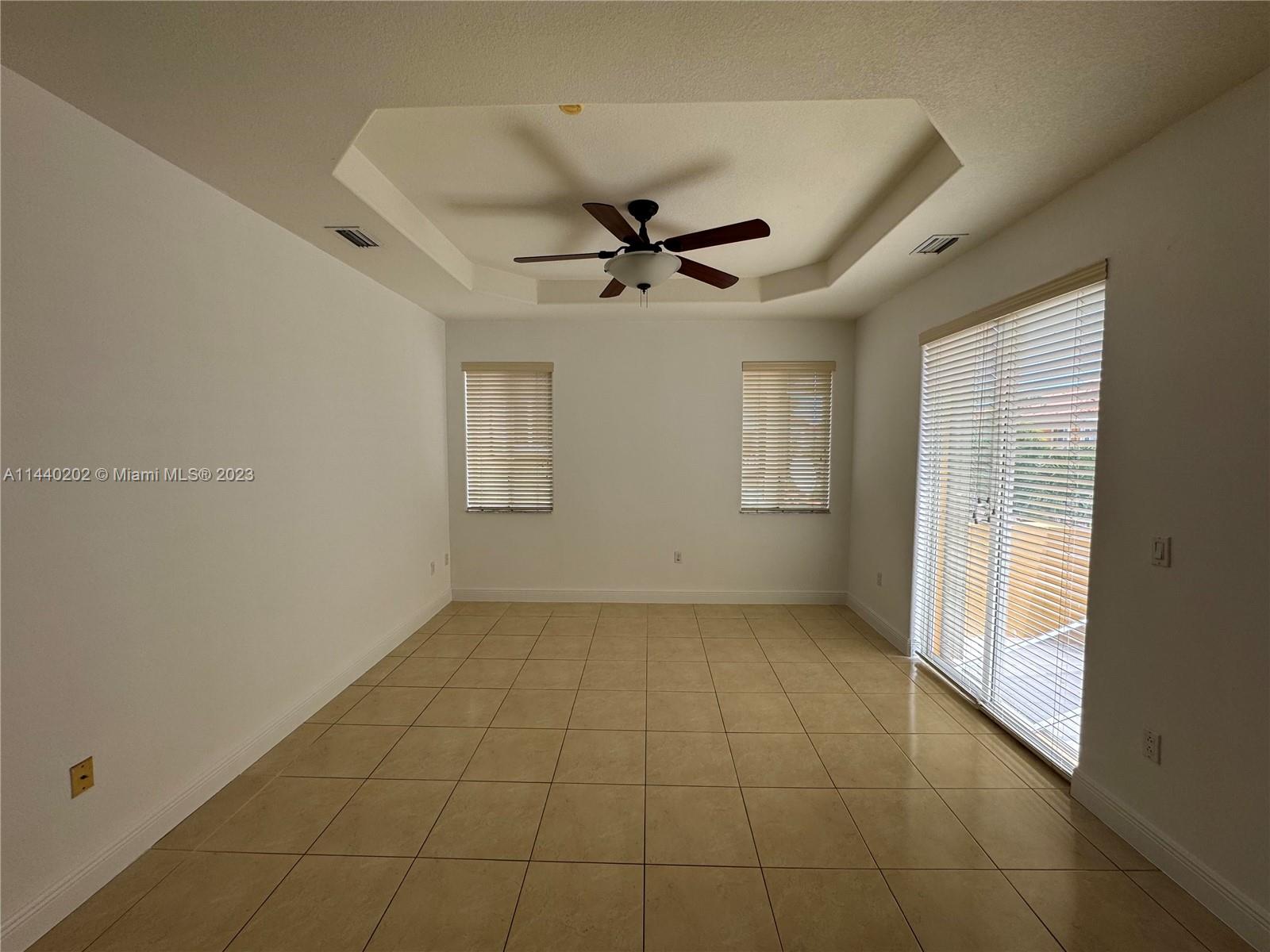 A B AT TAMIAMI TRAIL PHAS - Residential Lease