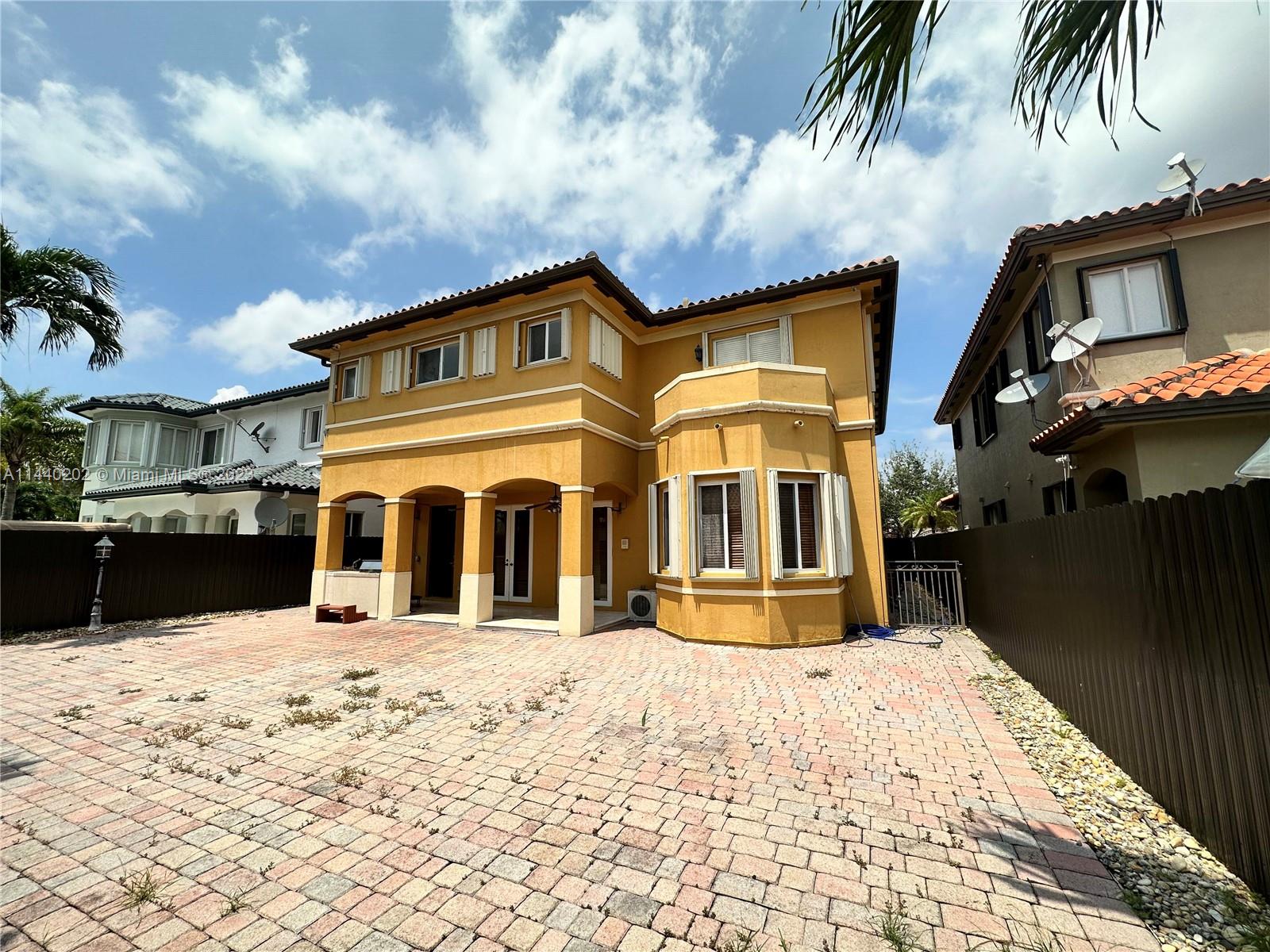 A B AT TAMIAMI TRAIL PHAS - Residential Lease