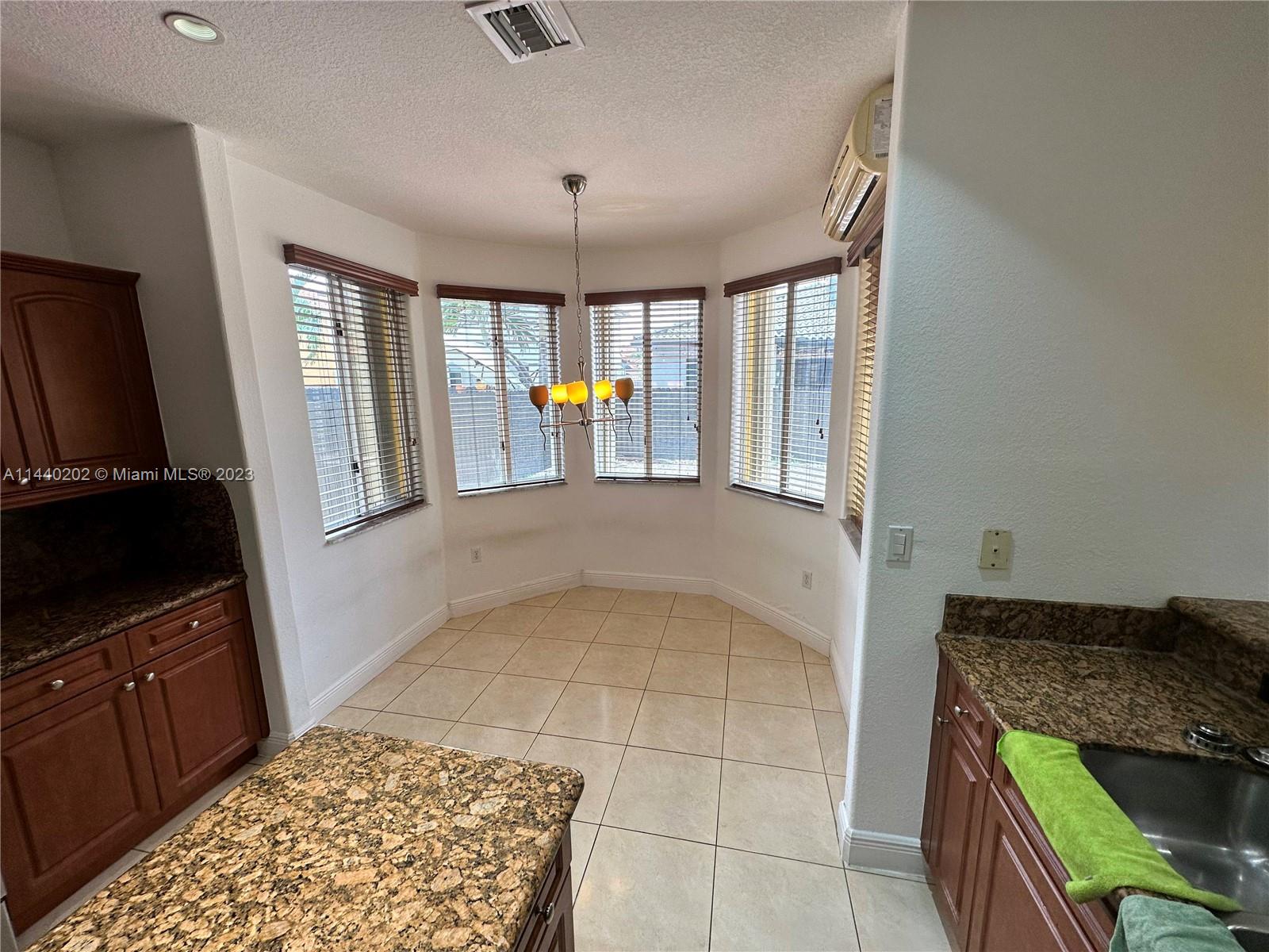 A B AT TAMIAMI TRAIL PHAS - Residential Lease