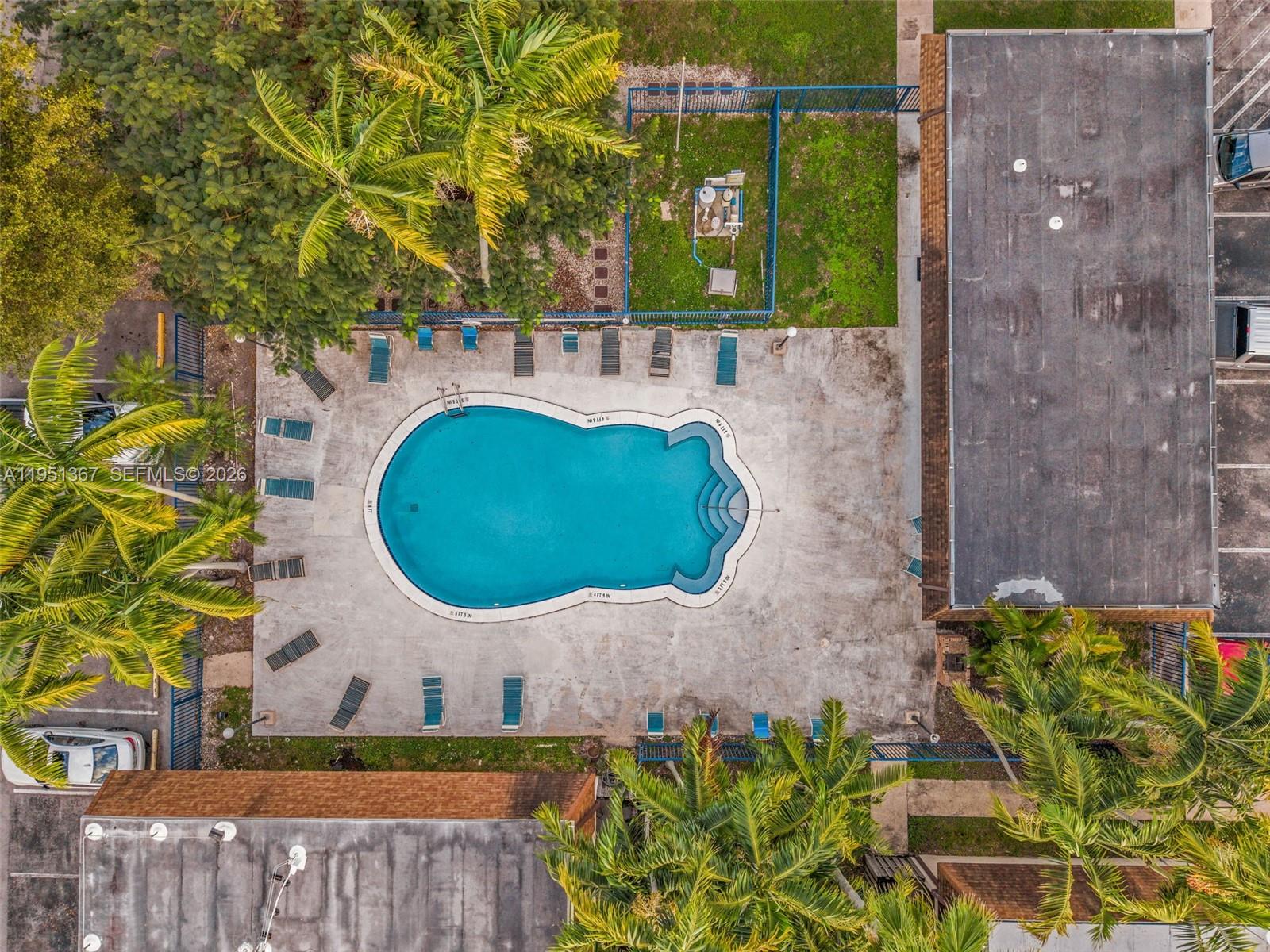 CORAL REEF TOWNHOUSES CON - Residential