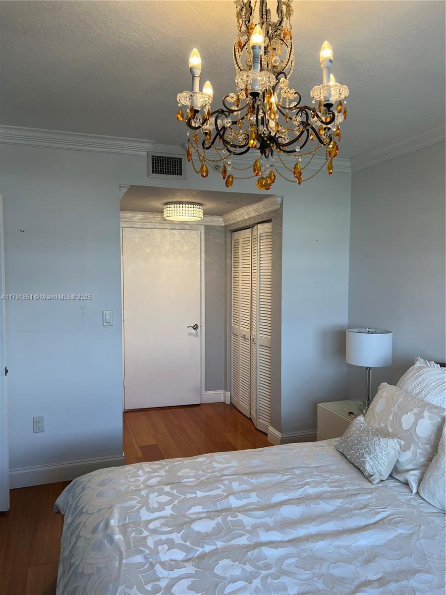 TURNBERRY ON THE GREEN CO - Residential