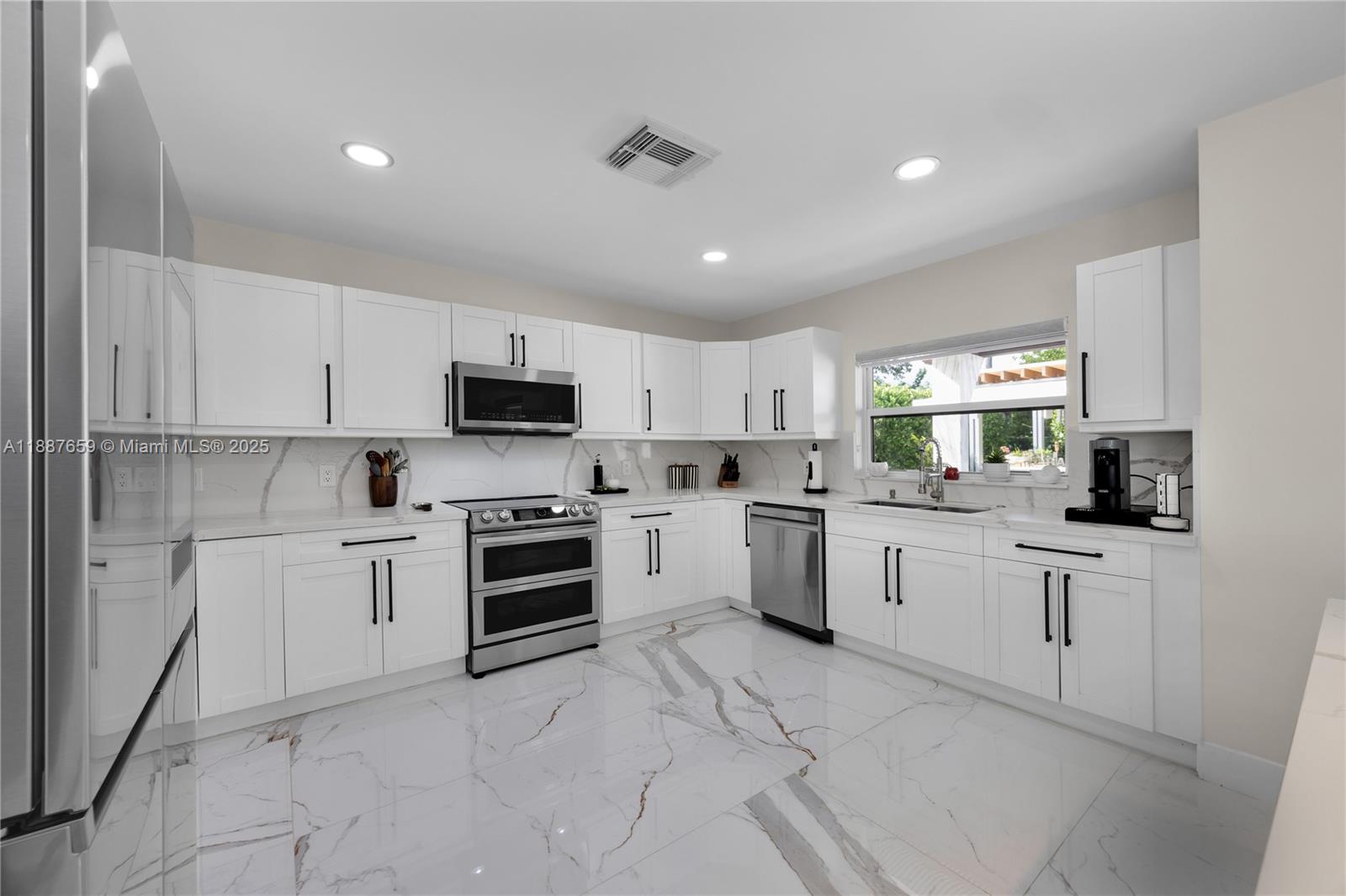 HOLLYWOOD HILLS AMEN PLAT - Residential