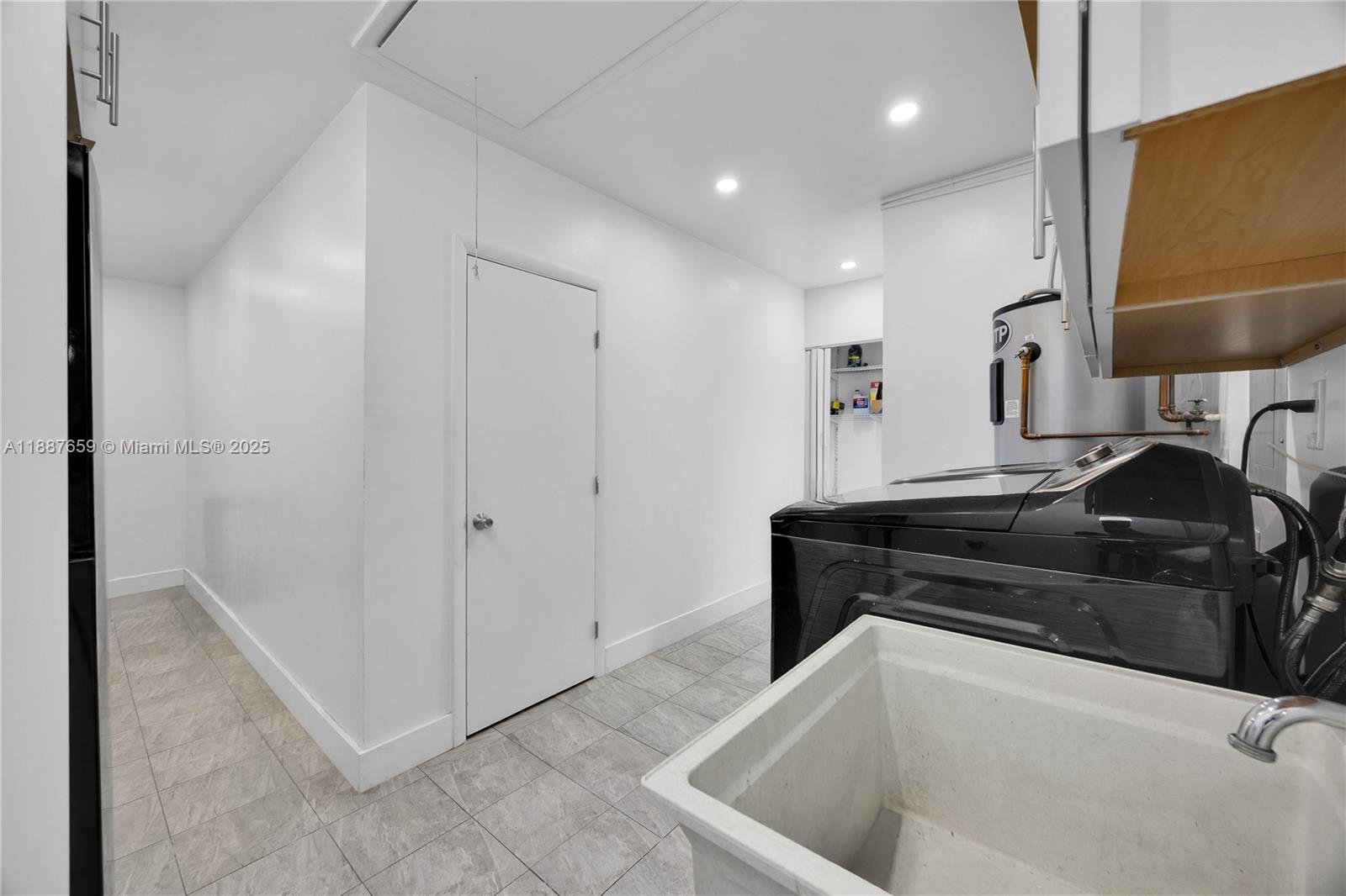 HOLLYWOOD HILLS AMEN PLAT - Residential