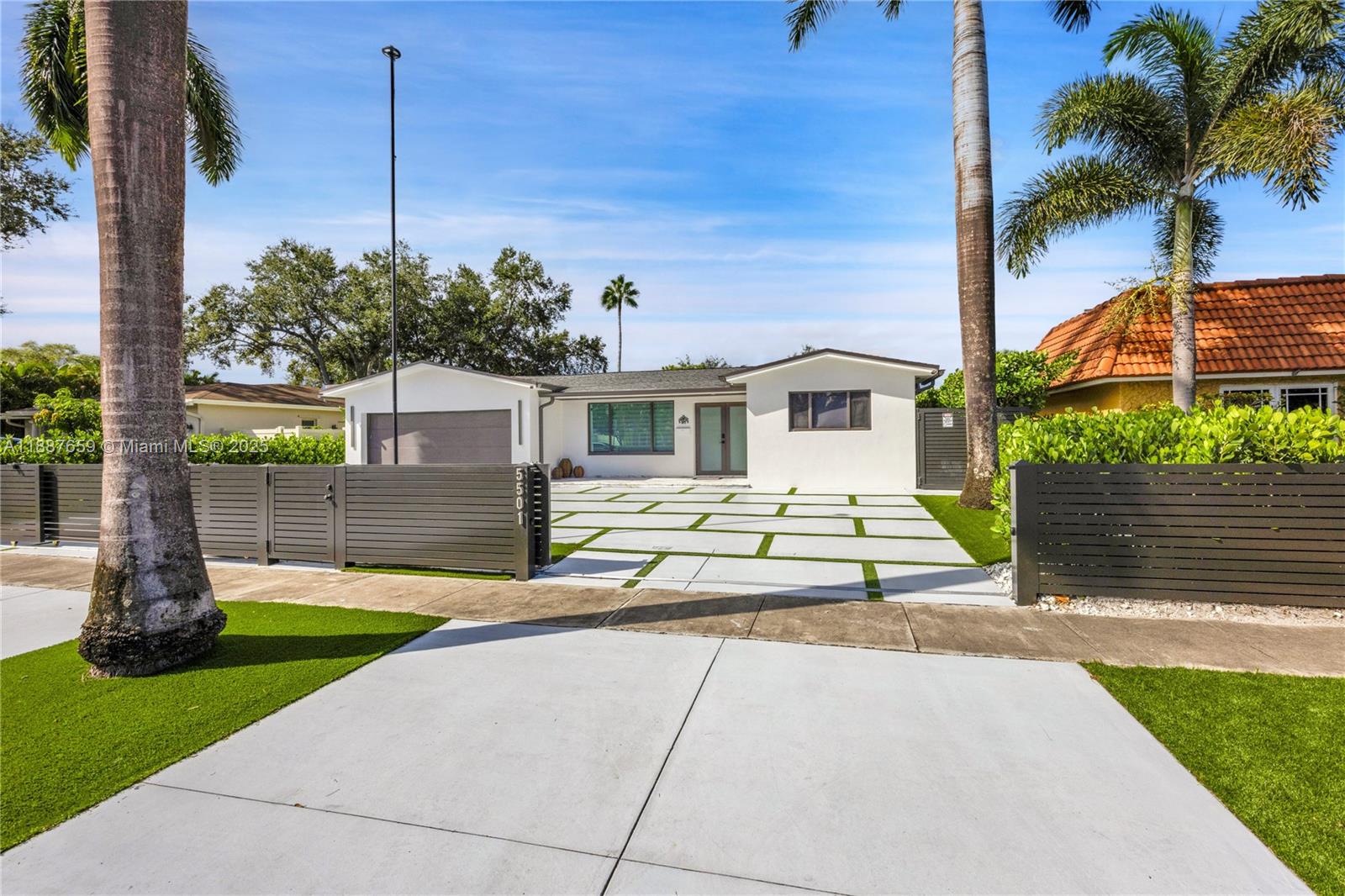 HOLLYWOOD HILLS AMEN PLAT - Residential
