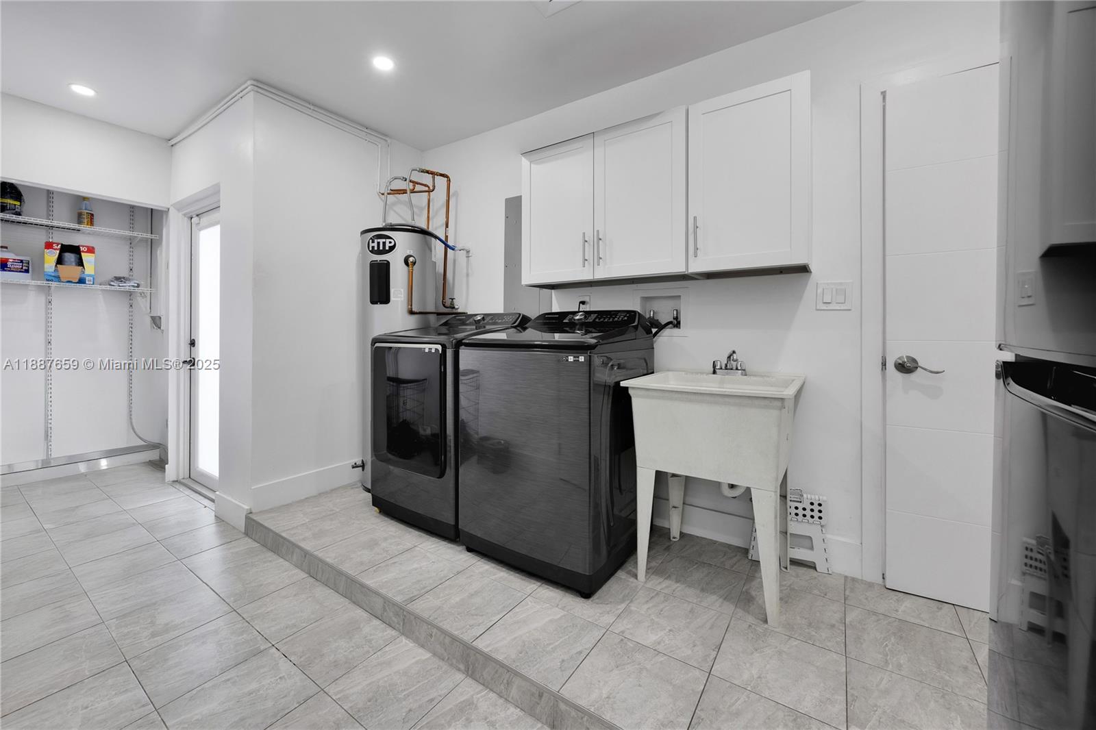 HOLLYWOOD HILLS AMEN PLAT - Residential