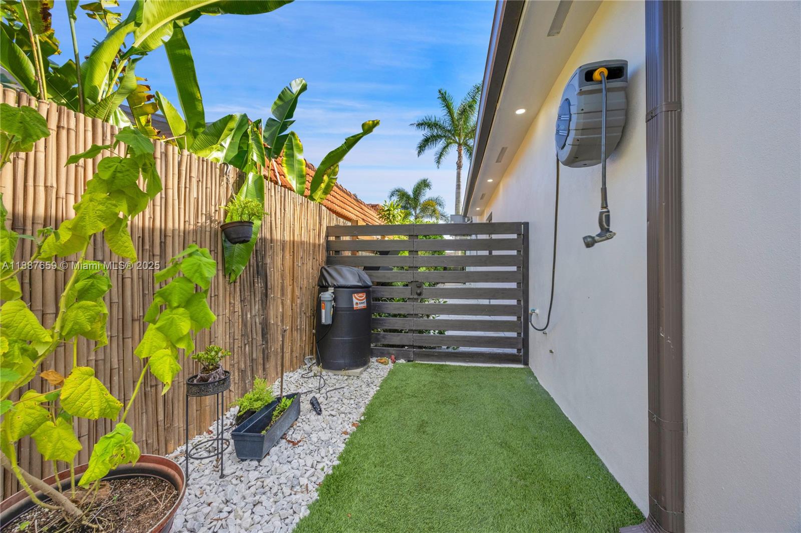 HOLLYWOOD HILLS AMEN PLAT - Residential