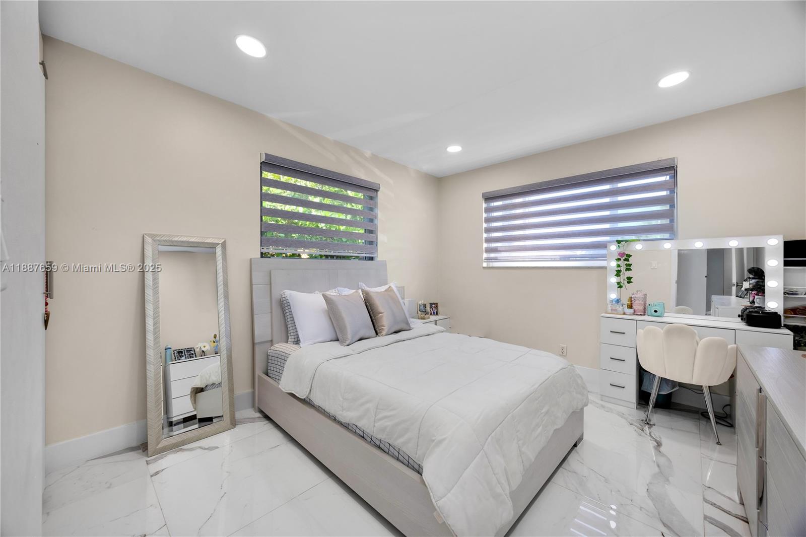 HOLLYWOOD HILLS AMEN PLAT - Residential
