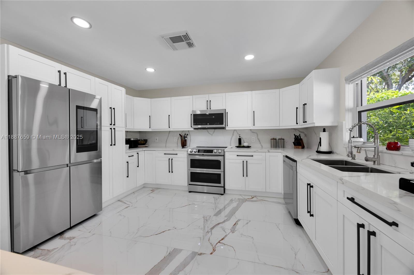 HOLLYWOOD HILLS AMEN PLAT - Residential