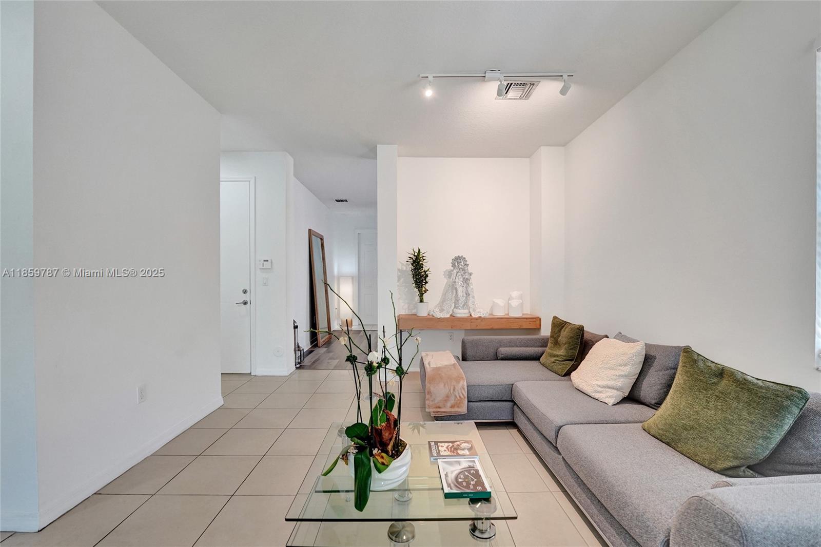 CHAMPION LAKES - Residential