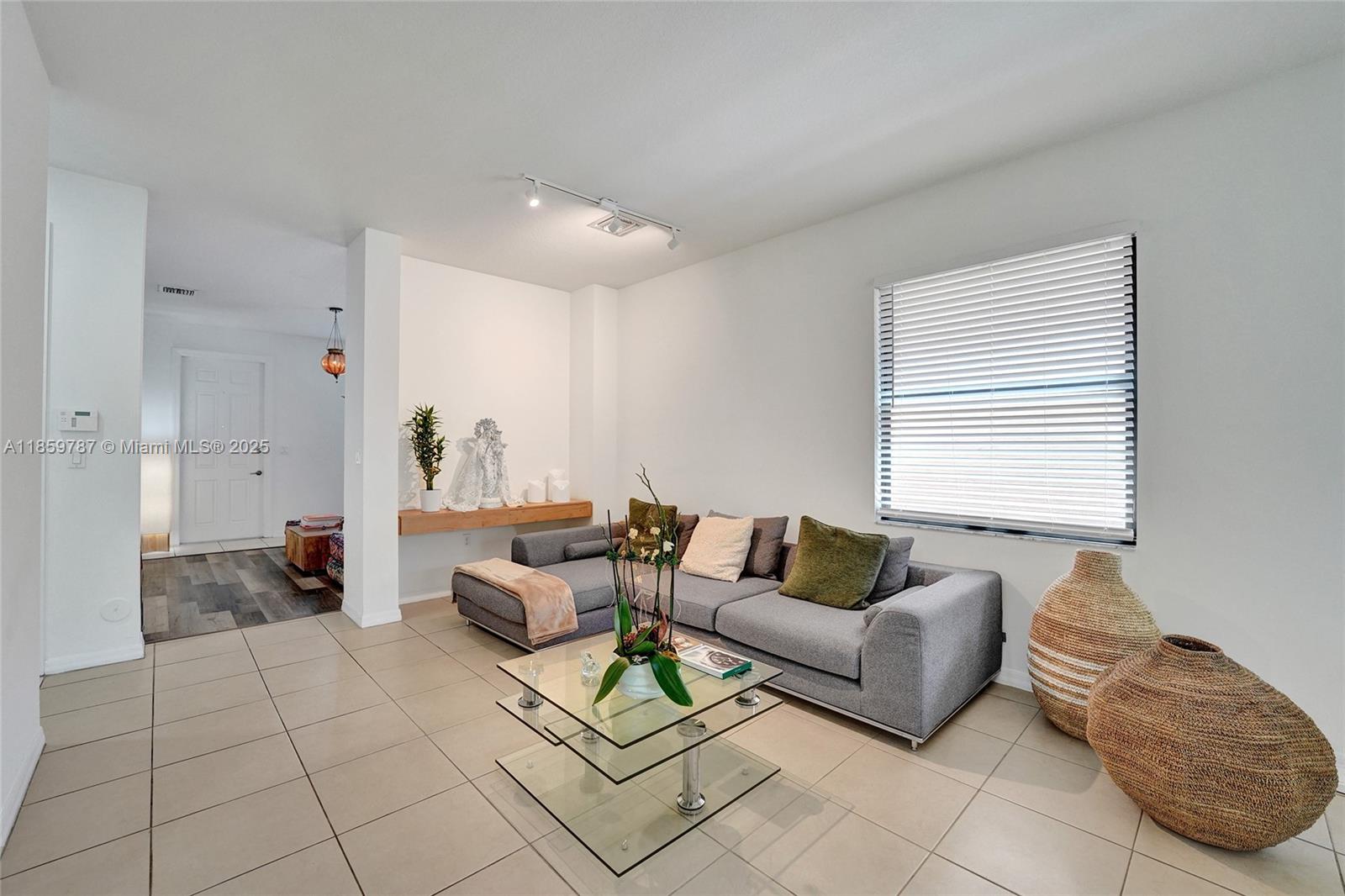 CHAMPION LAKES - Residential