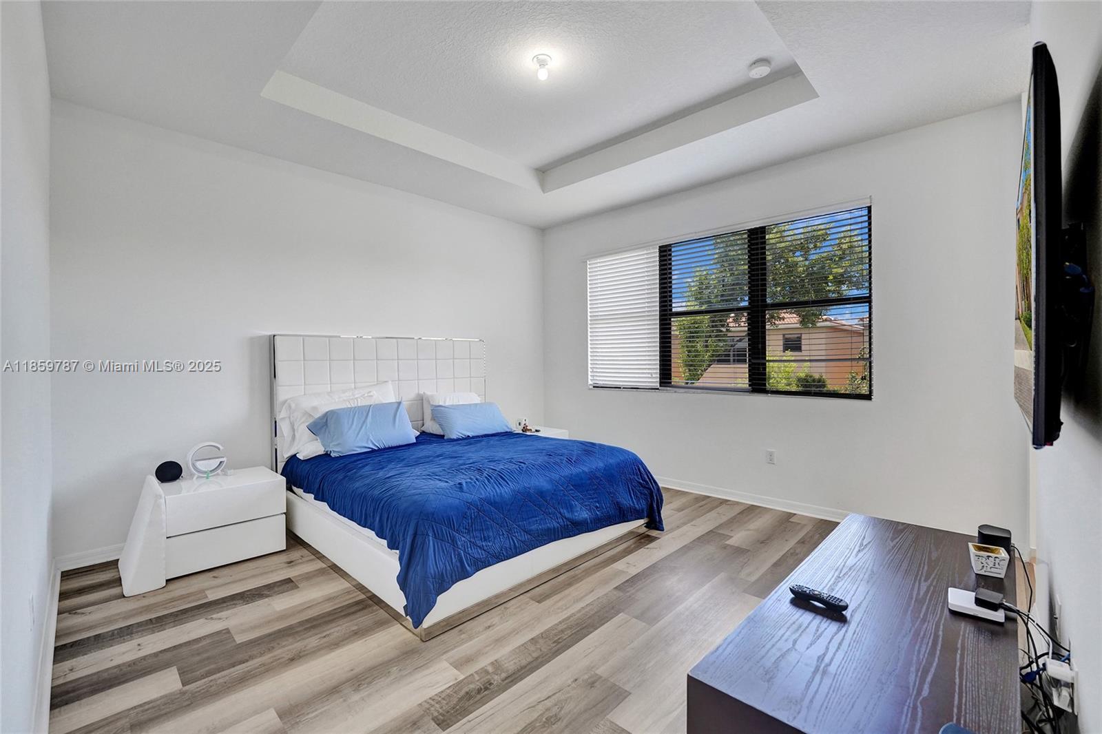 CHAMPION LAKES - Residential