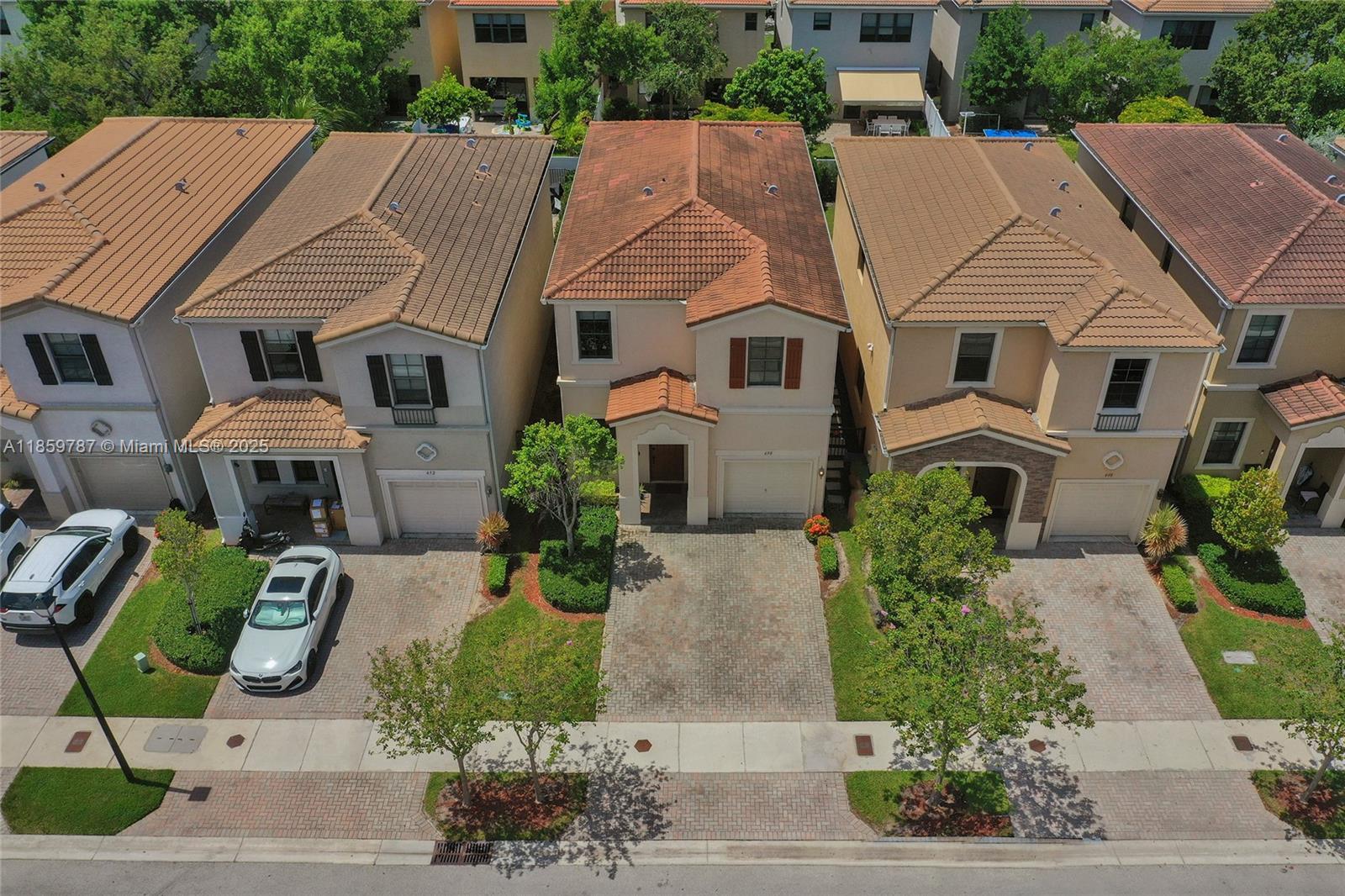 CHAMPION LAKES - Residential