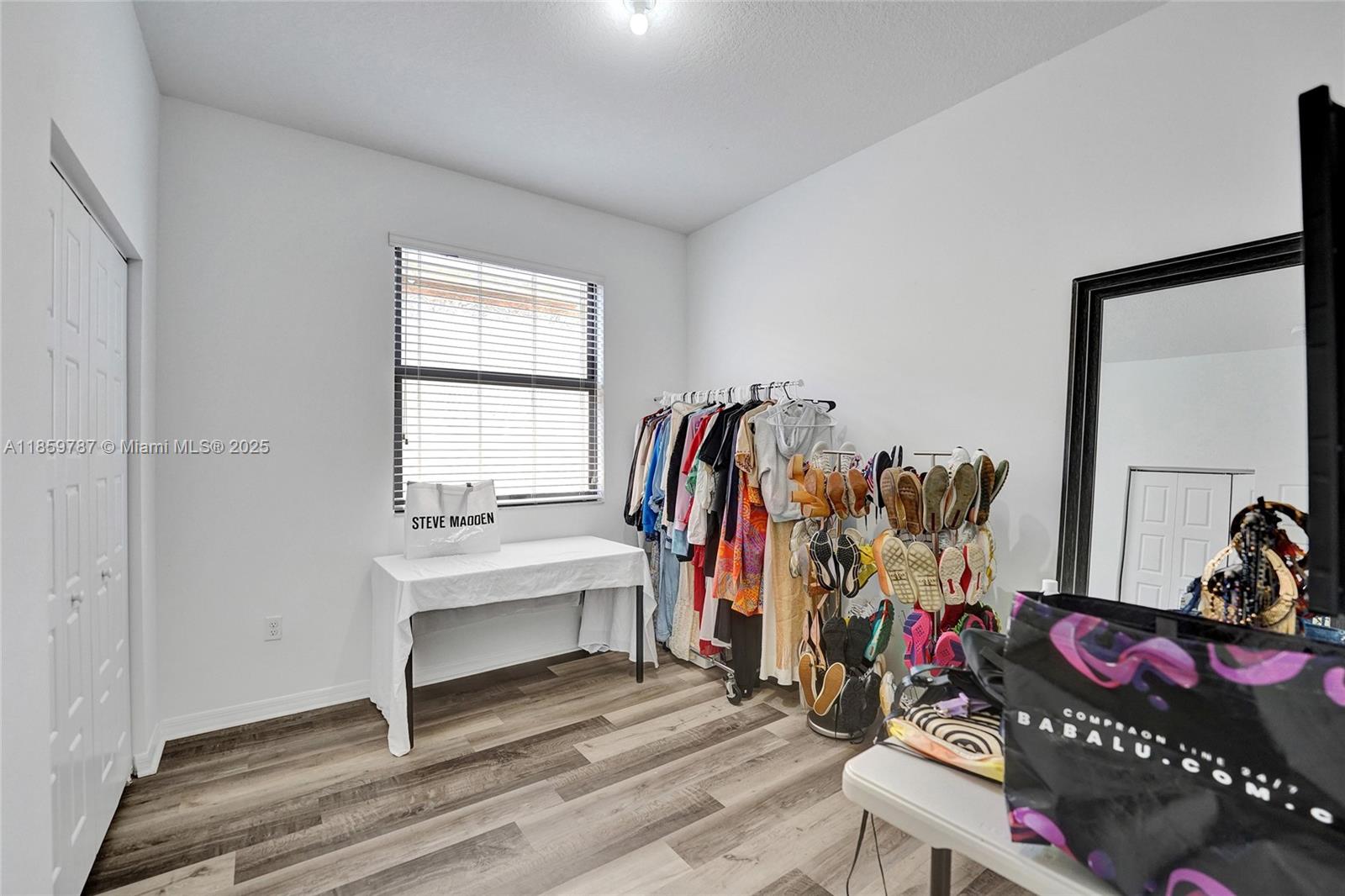 CHAMPION LAKES - Residential