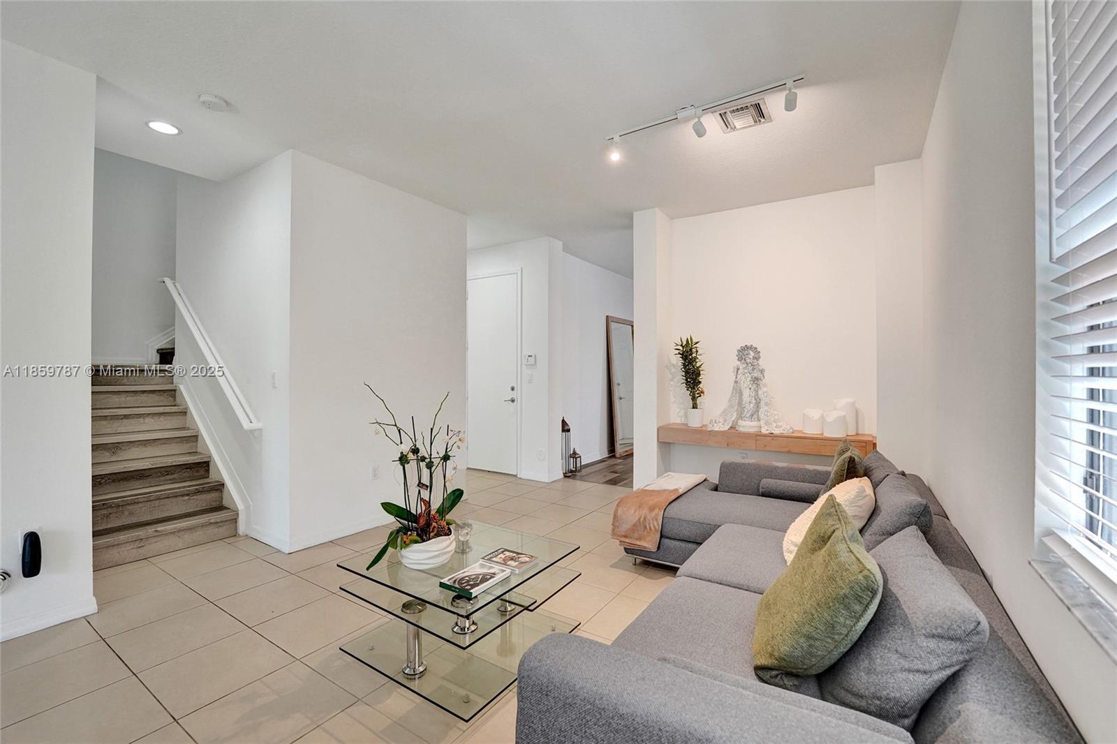 CHAMPION LAKES - Residential