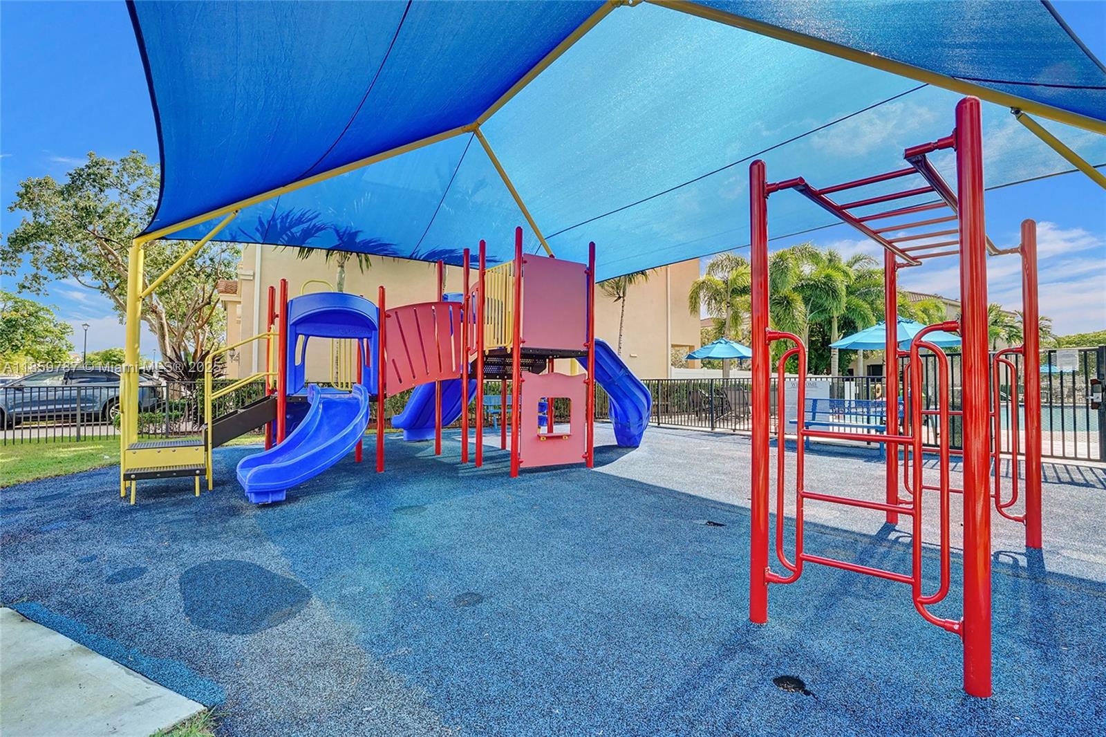 CHAMPION LAKES - Residential