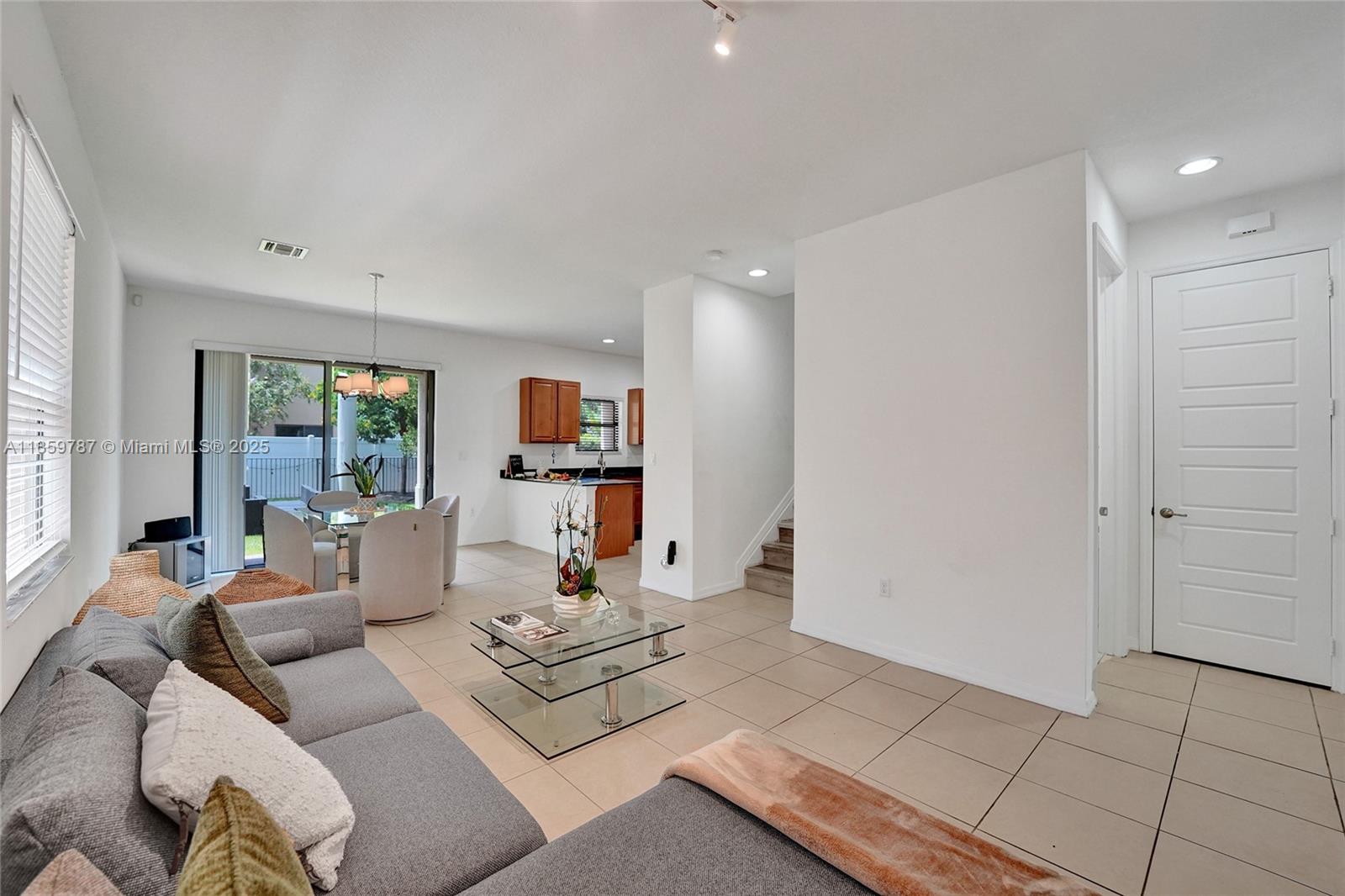 CHAMPION LAKES - Residential