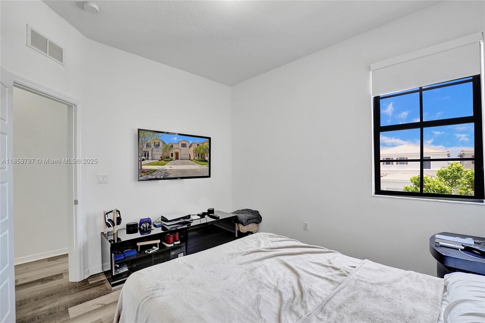 CHAMPION LAKES - Residential