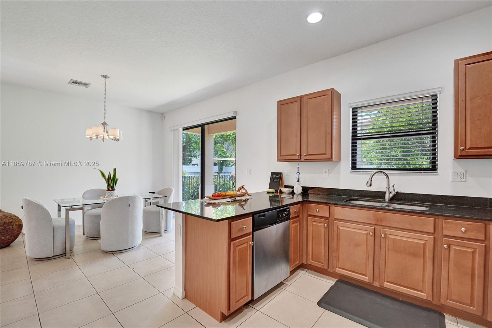 CHAMPION LAKES - Residential