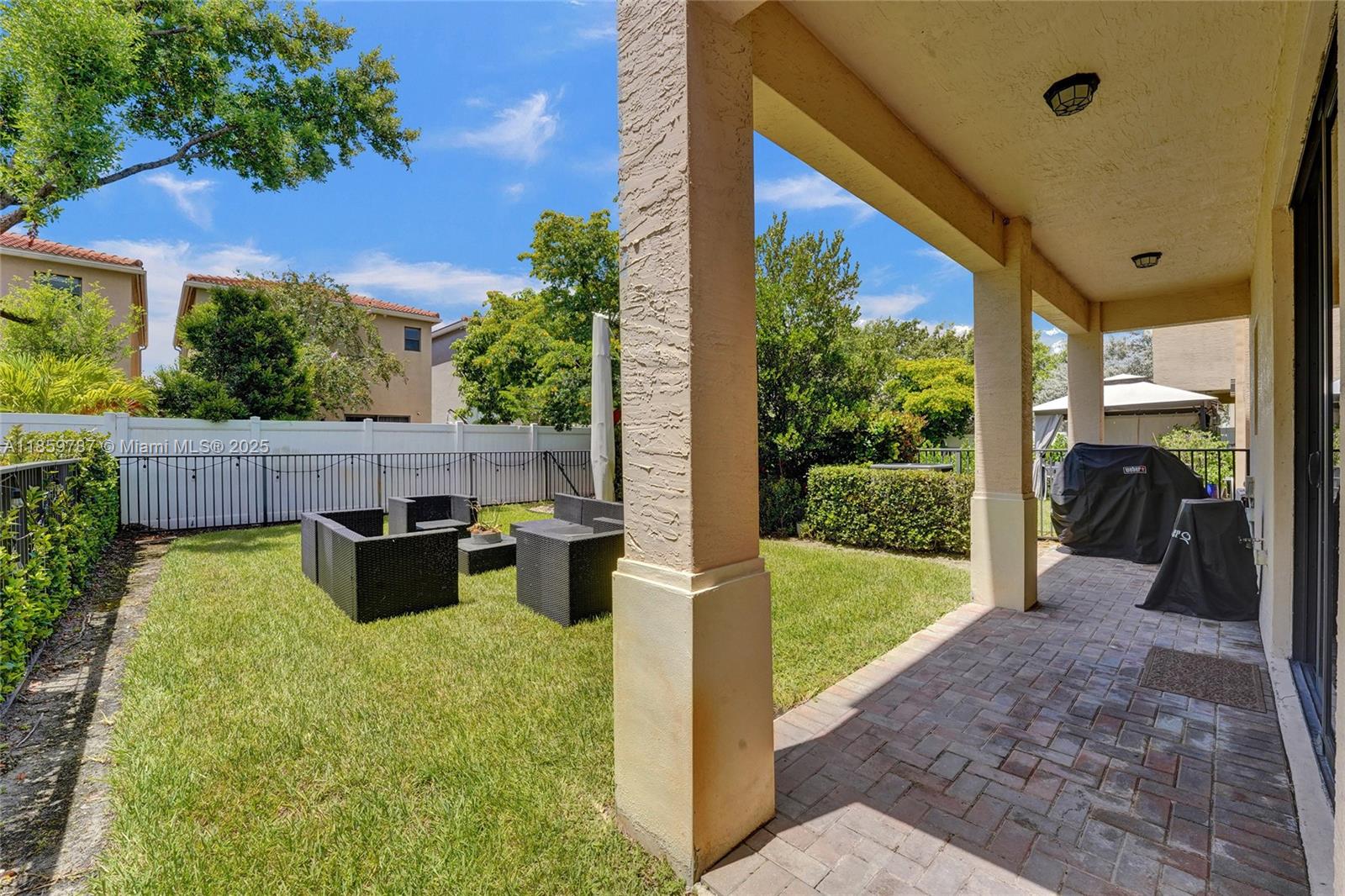 CHAMPION LAKES - Residential