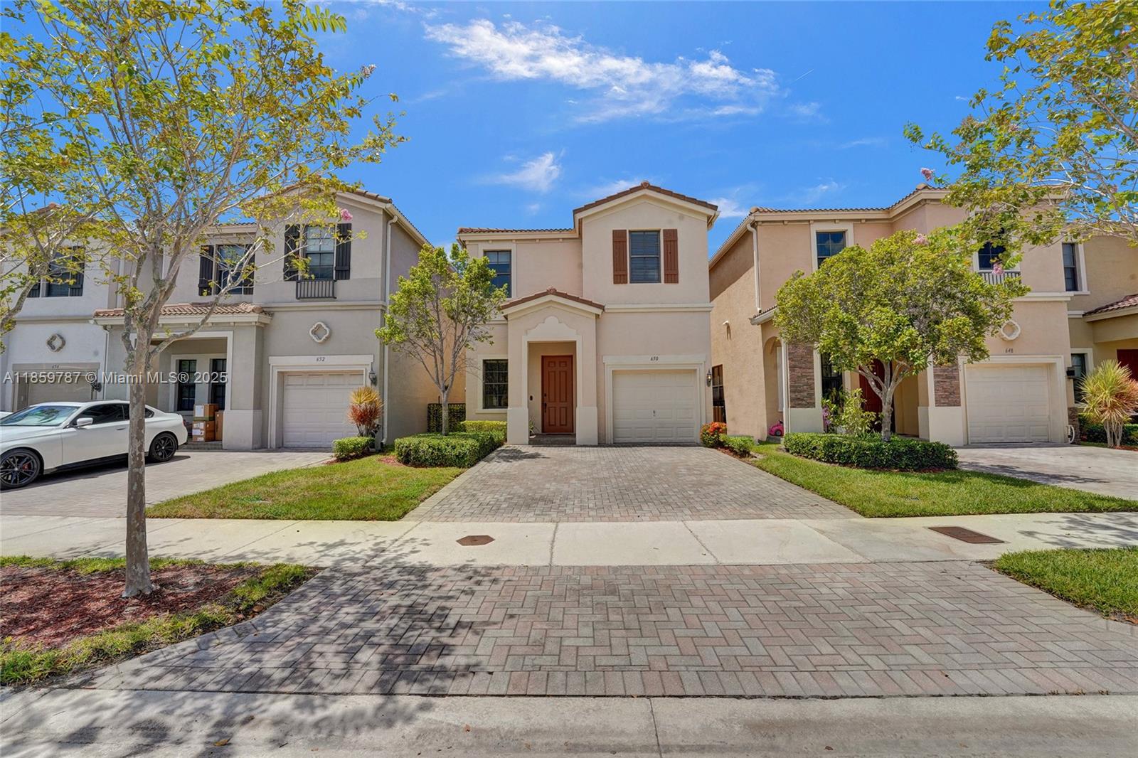 CHAMPION LAKES - Residential