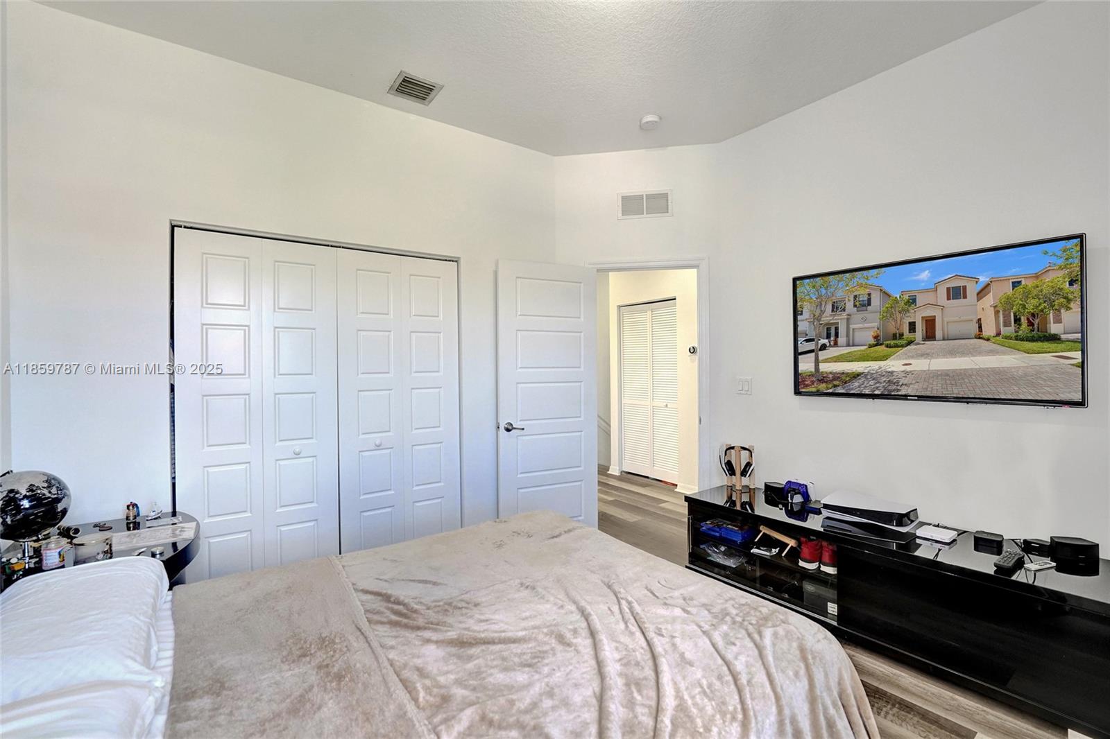 CHAMPION LAKES - Residential