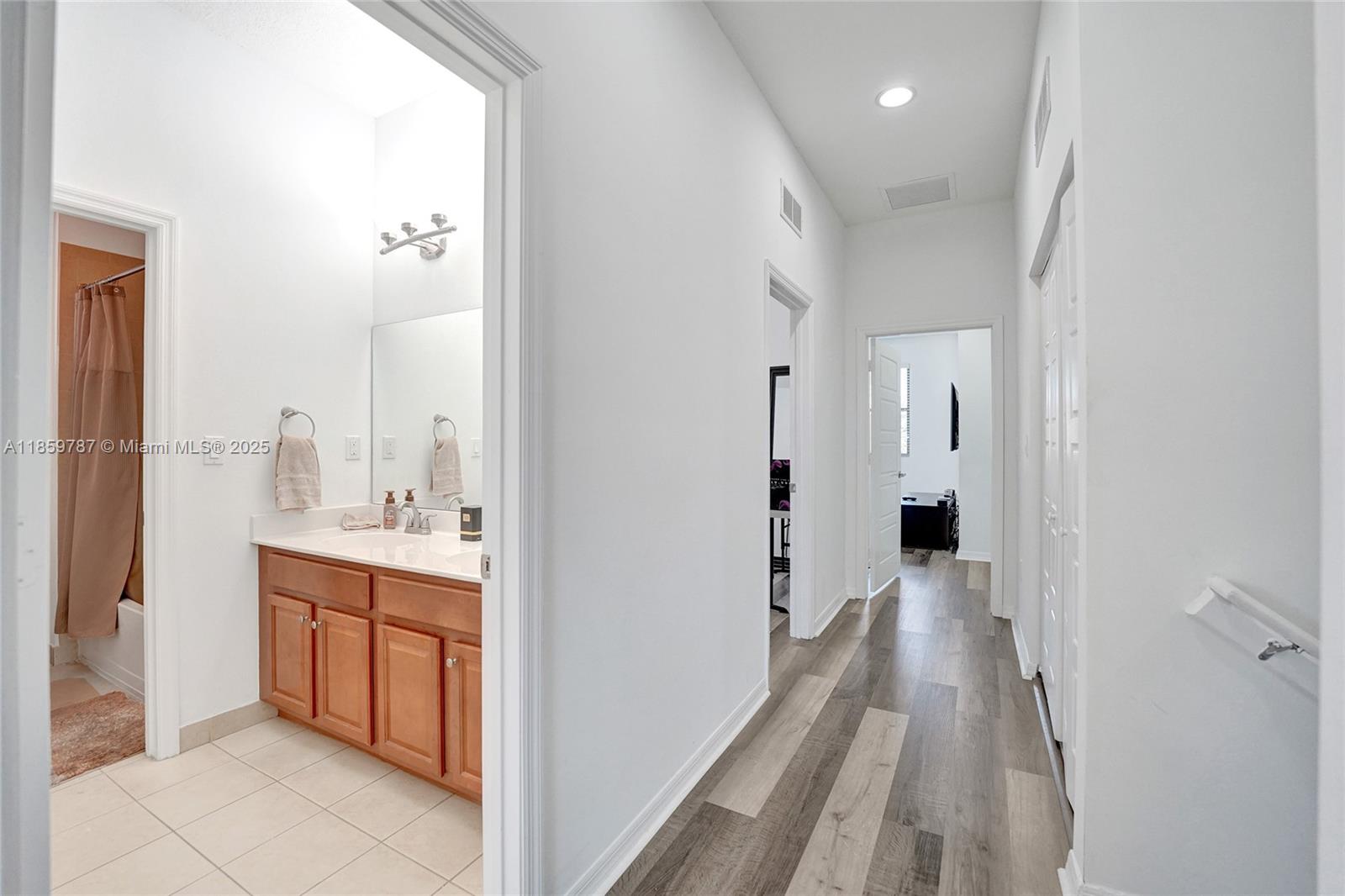 CHAMPION LAKES - Residential