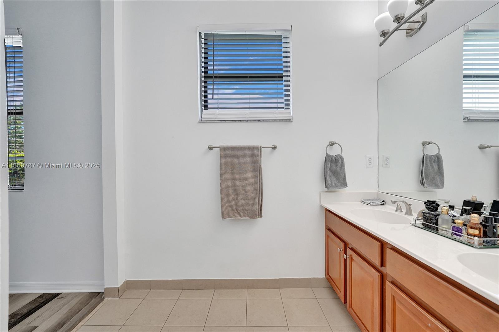 CHAMPION LAKES - Residential