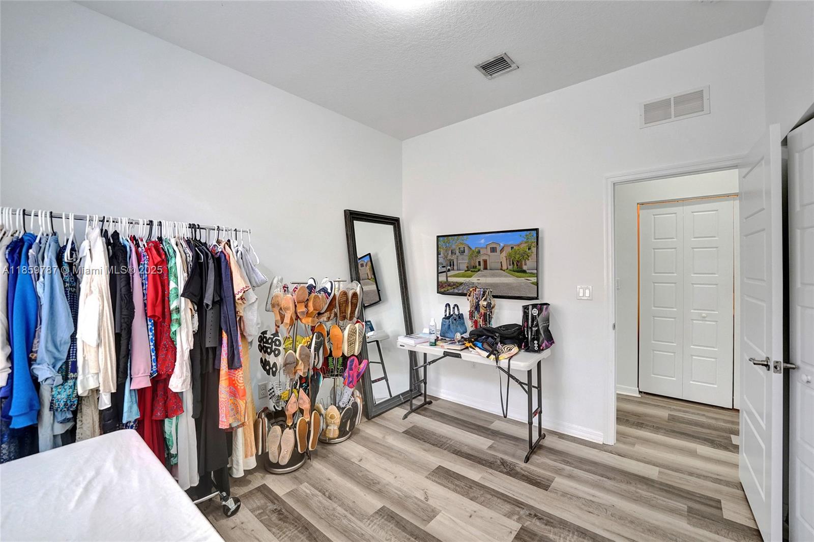 CHAMPION LAKES - Residential