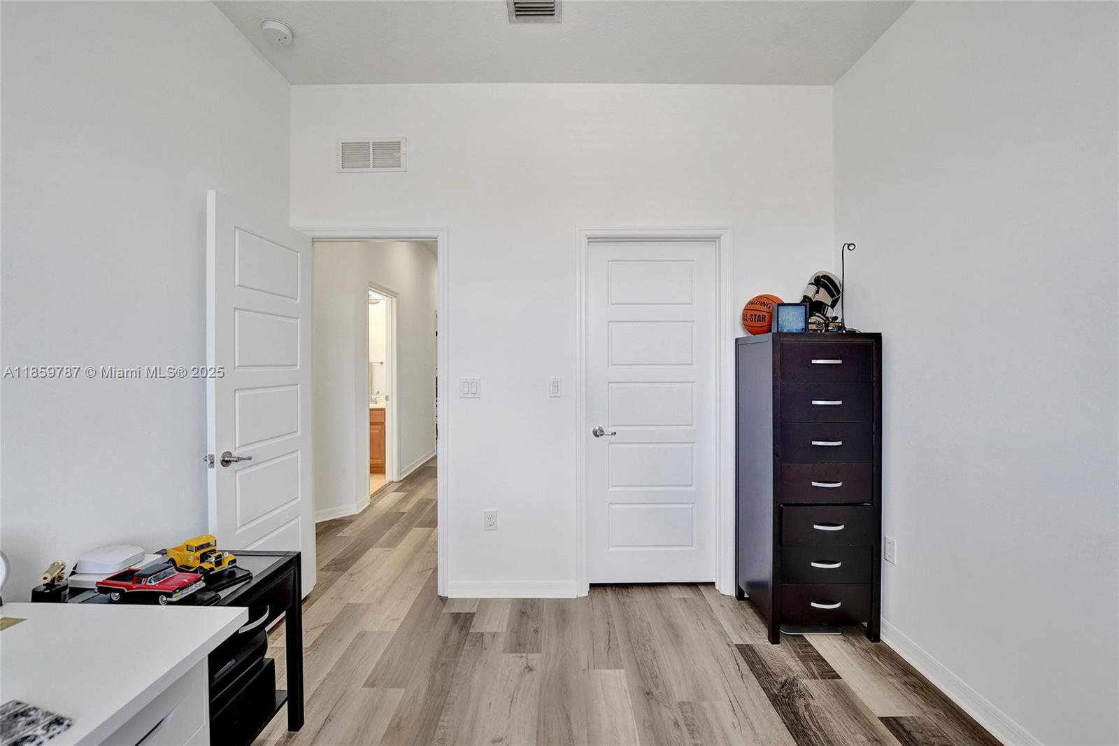 CHAMPION LAKES - Residential