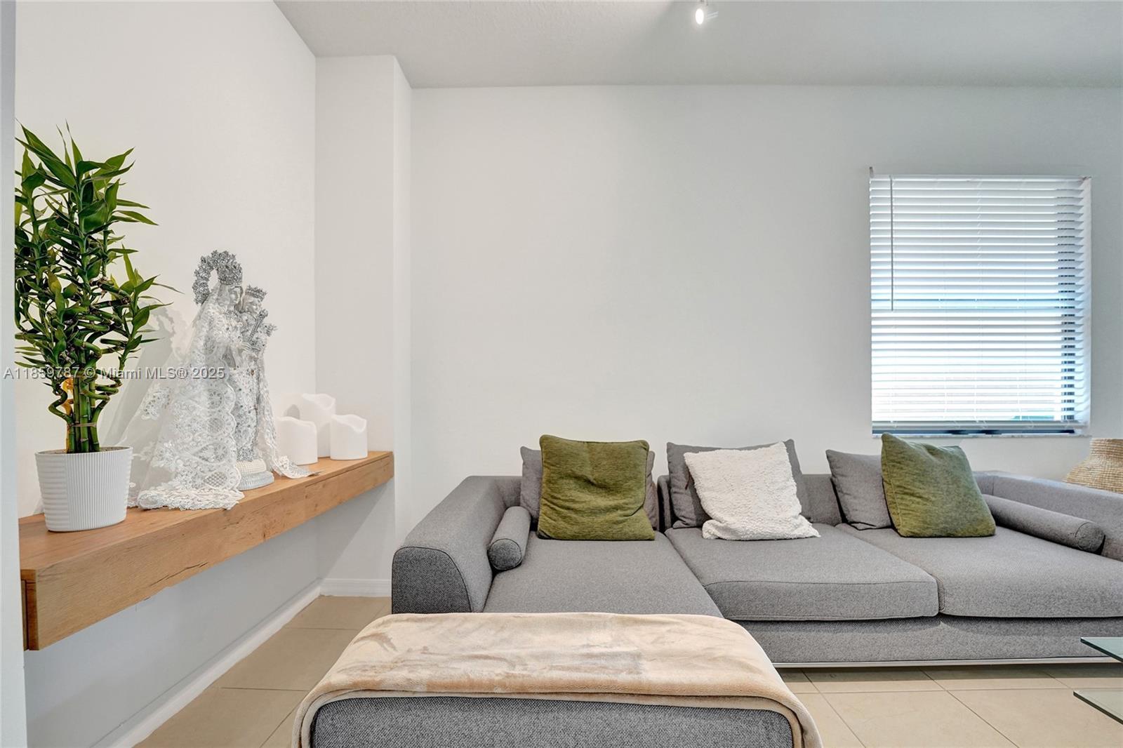 CHAMPION LAKES - Residential