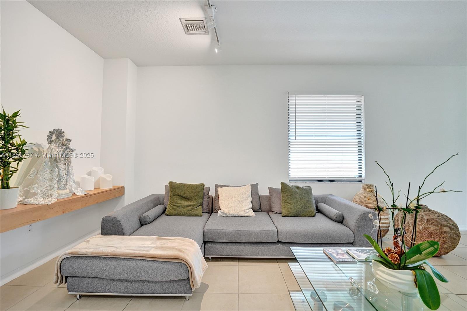 CHAMPION LAKES - Residential