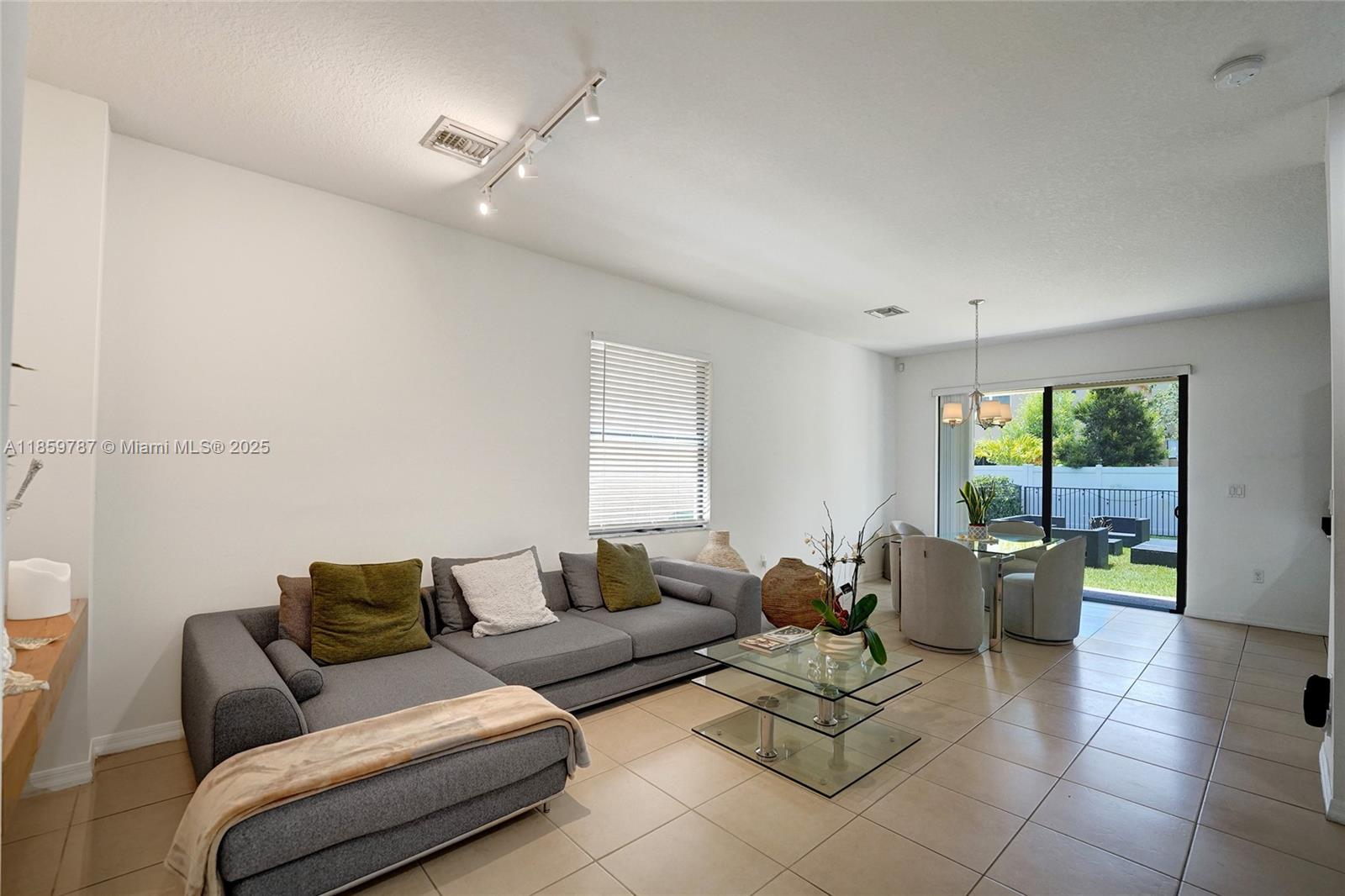 CHAMPION LAKES - Residential