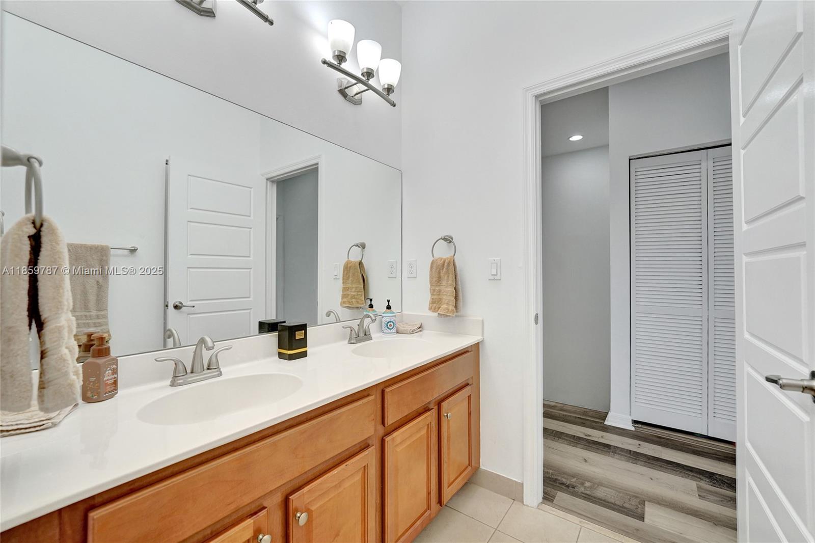 CHAMPION LAKES - Residential