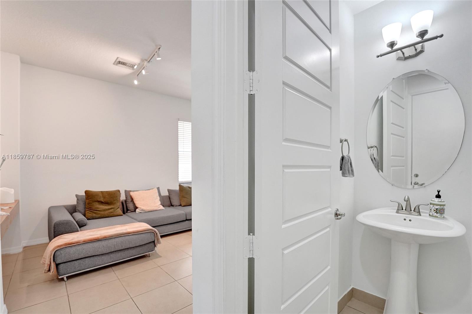 CHAMPION LAKES - Residential