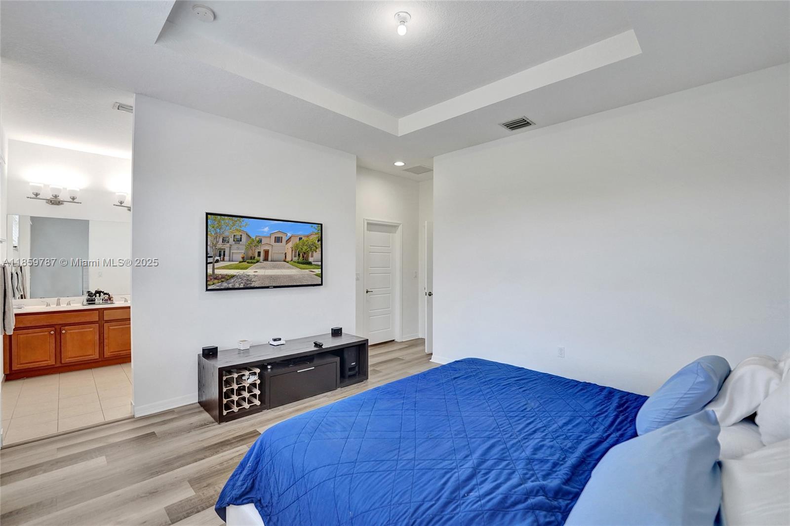 CHAMPION LAKES - Residential