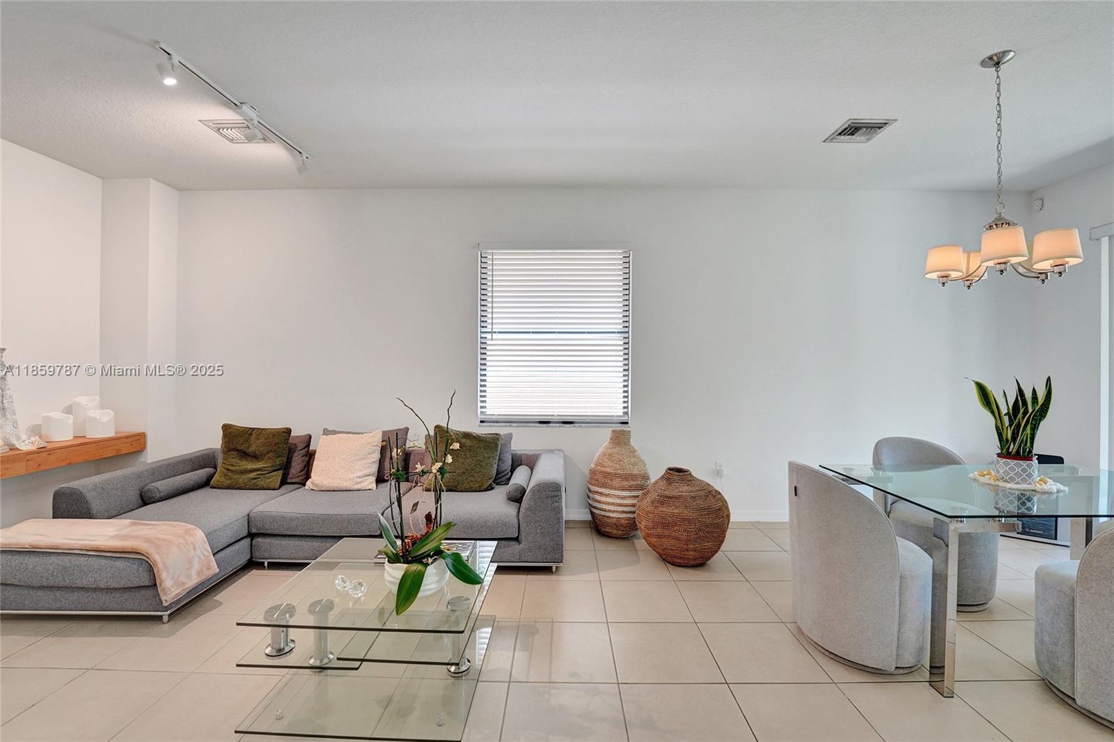 CHAMPION LAKES - Residential