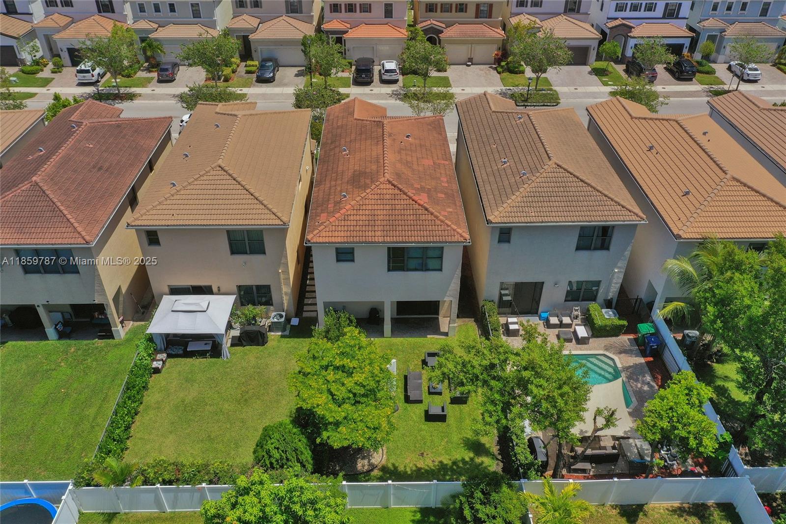 CHAMPION LAKES - Residential