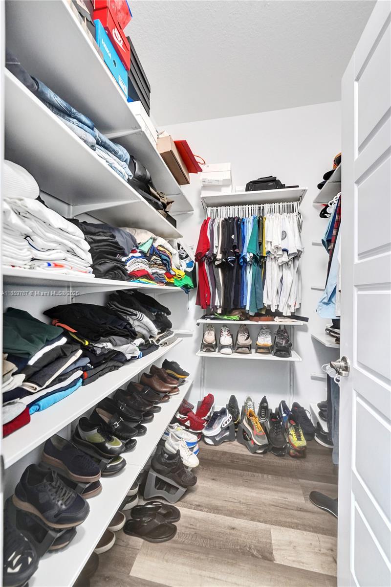 CHAMPION LAKES - Residential