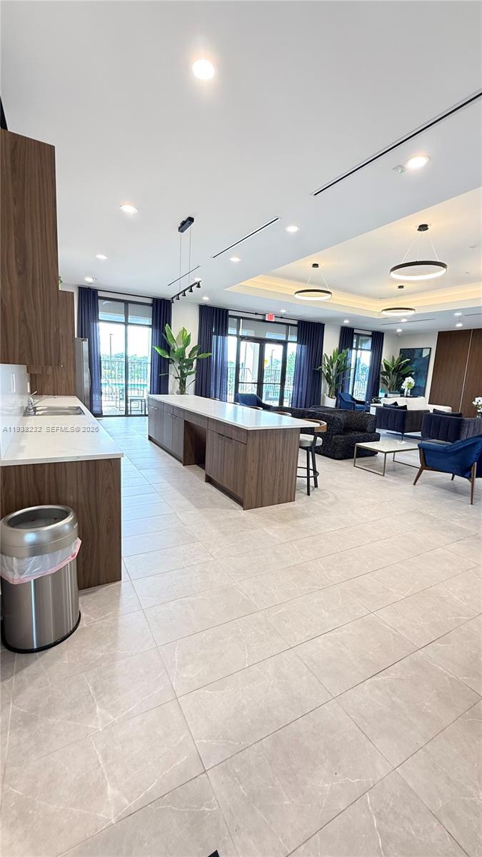 KENDALL ASSEMBLAGE SOUTH - Residential