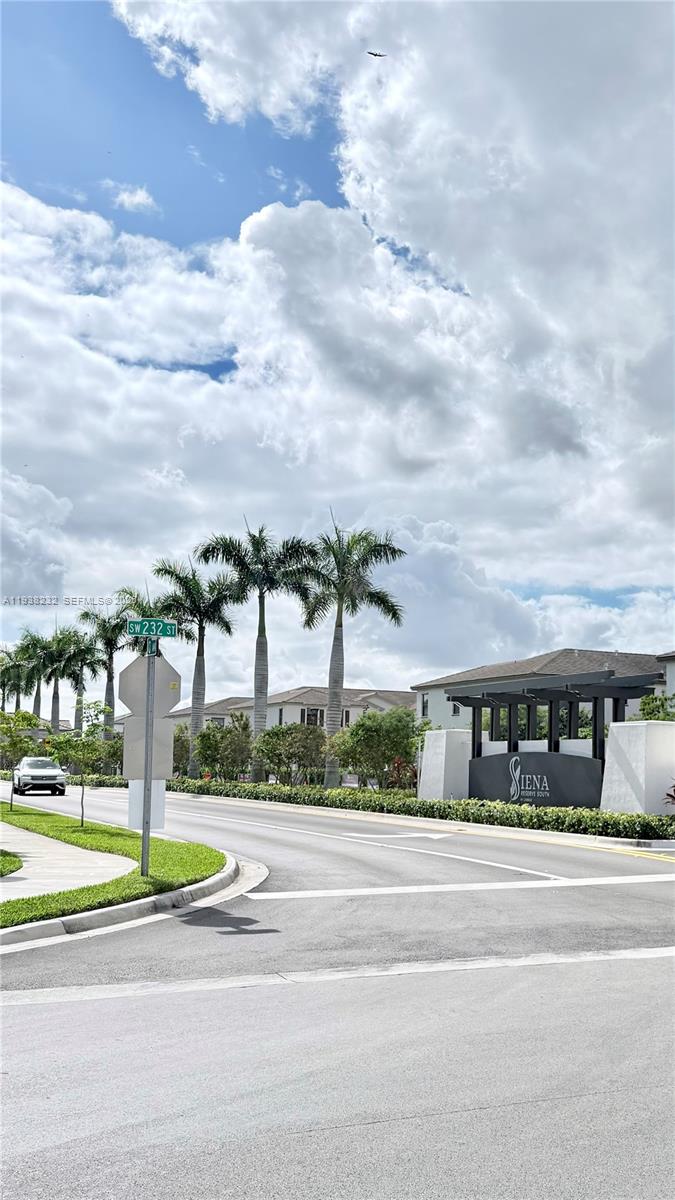 KENDALL ASSEMBLAGE SOUTH - Residential