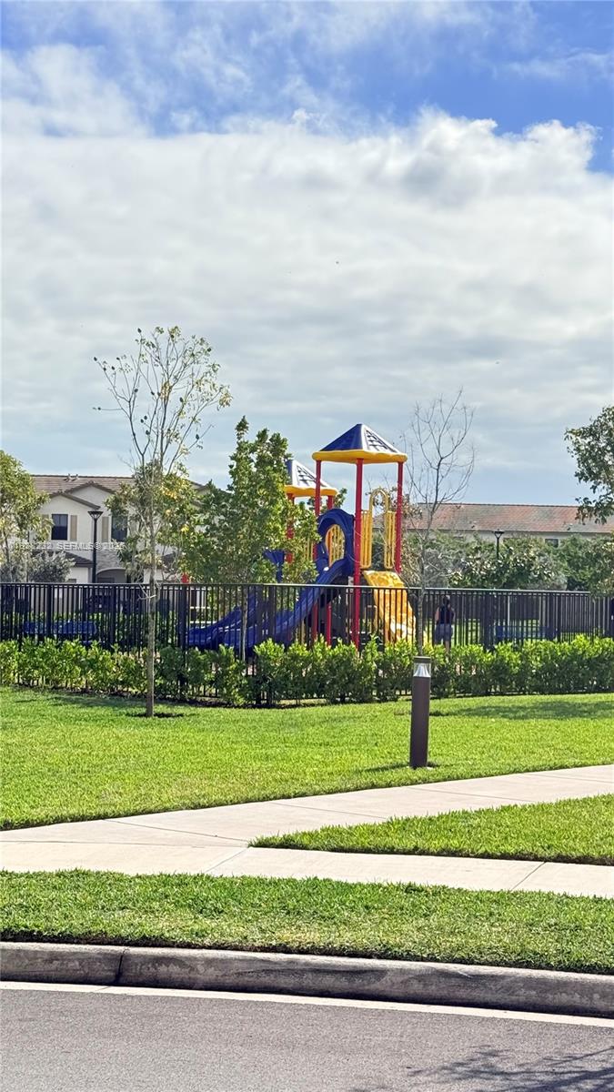 KENDALL ASSEMBLAGE SOUTH - Residential