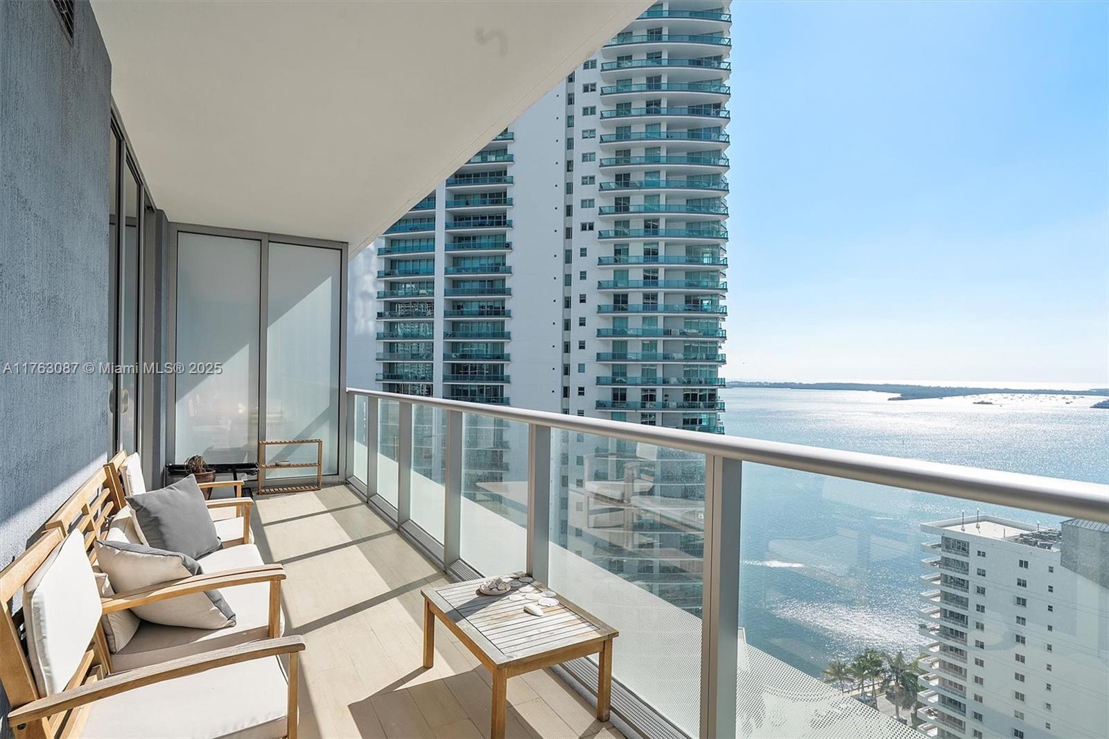 Property for Sale at 1300 Brickell Bay Dr 2404, Miami, Broward County, Florida - Bedrooms: 1 
Bathrooms: 1  - $649,995