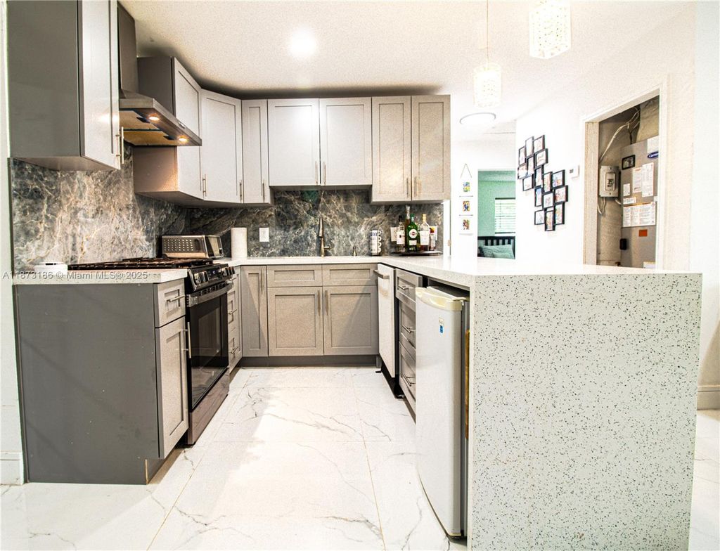 Photo of 5601 SW 38th St, Davie, FL 33314 (MLS # A11873186)