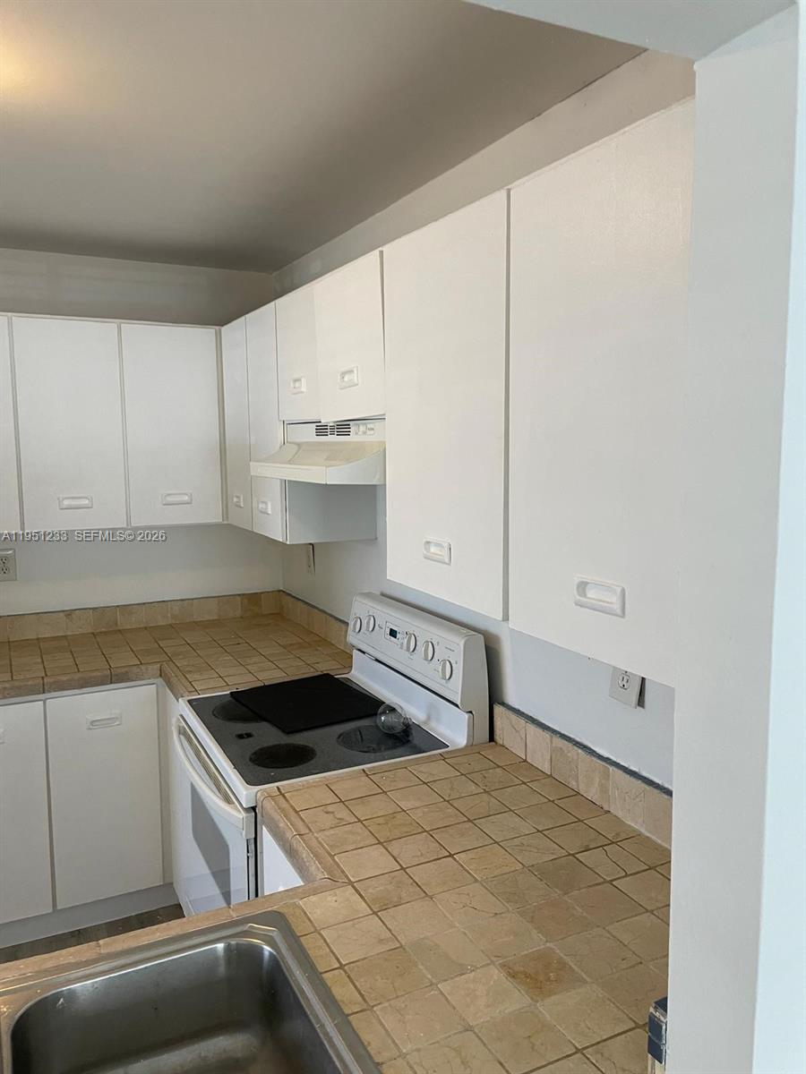 MONTEREY VILLAGE-TWO COND - Residential