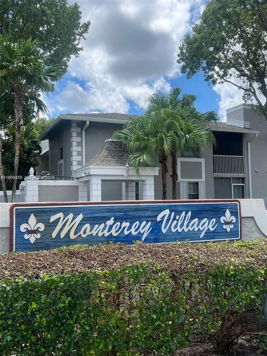 Very nice 2/2  corner unit ,washer and dryer inside unit, big floor plan, pretty pool area, gated community , close to main transportation, malls and school zone, excellent for investors or living