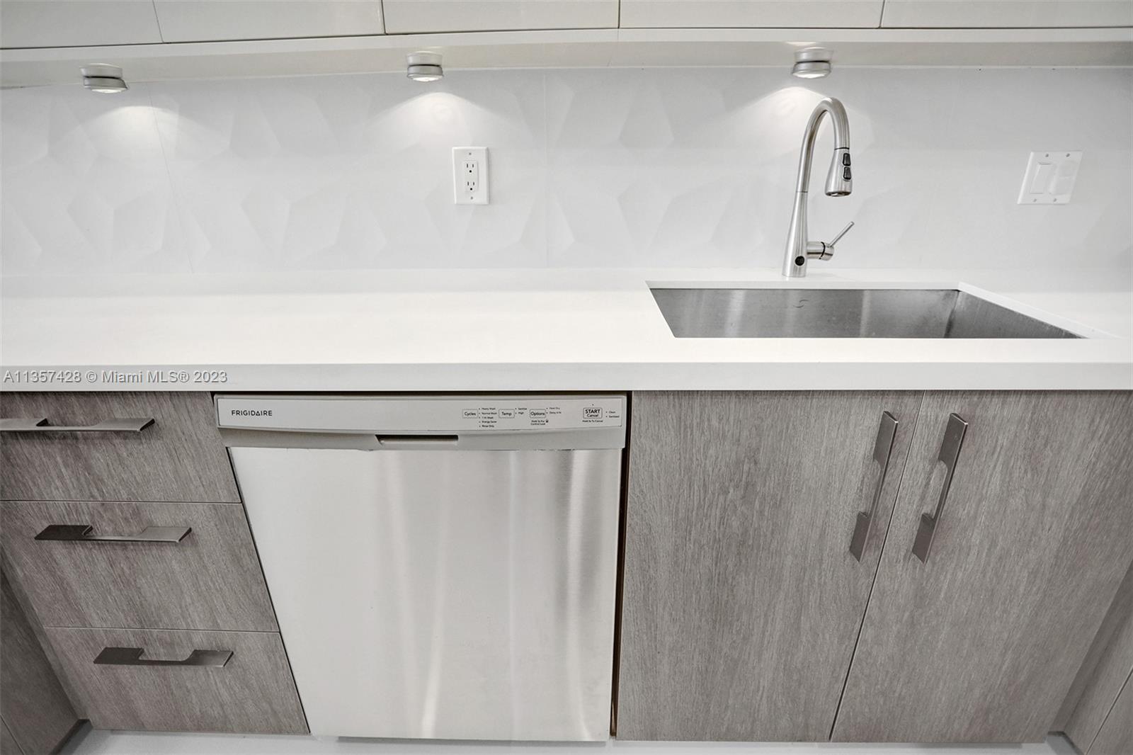 BRITANNIA AT QUADOMAIN CO - Residential