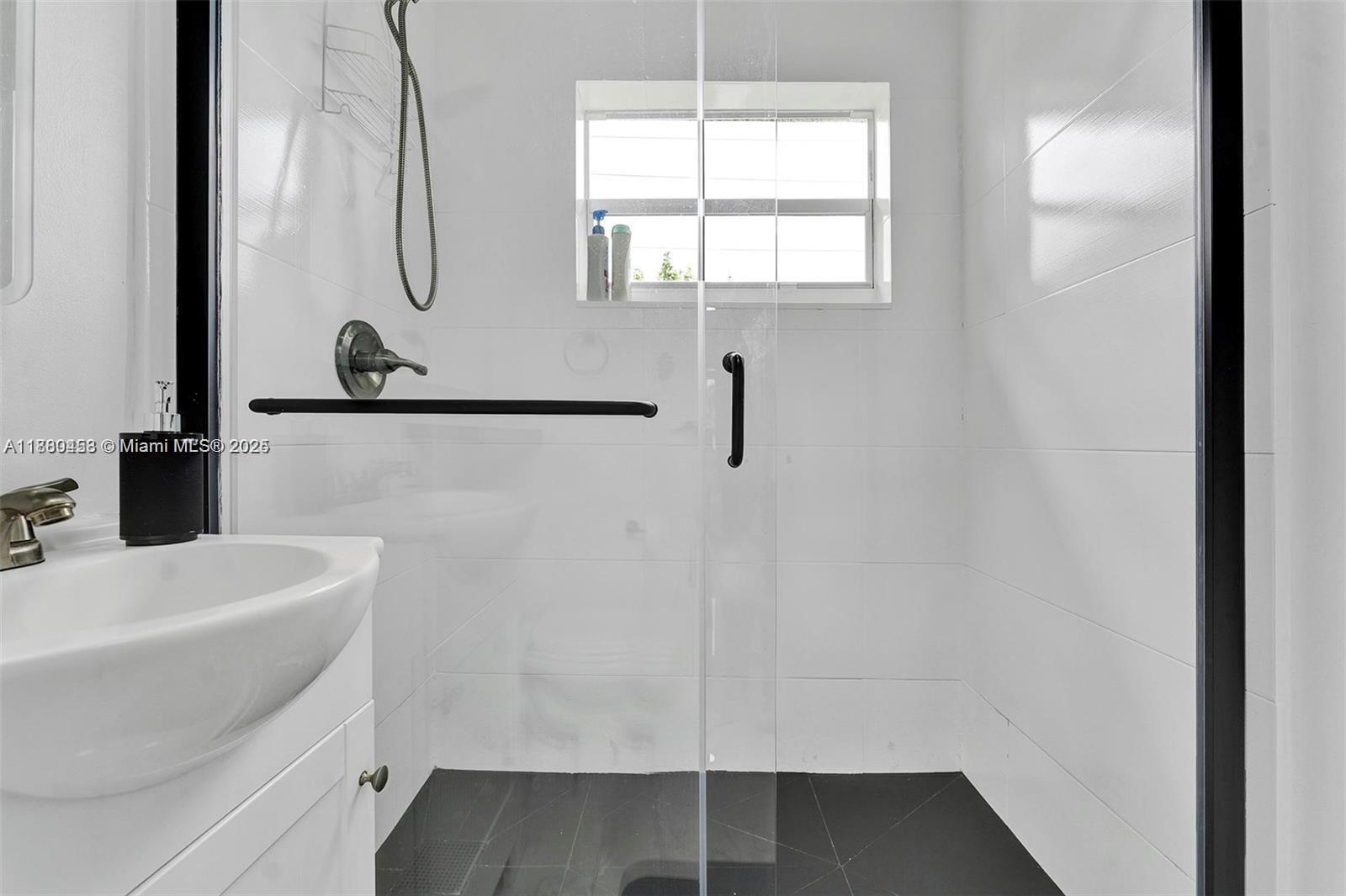 COLLIER MANOR FIRST ADD - Residential Lease